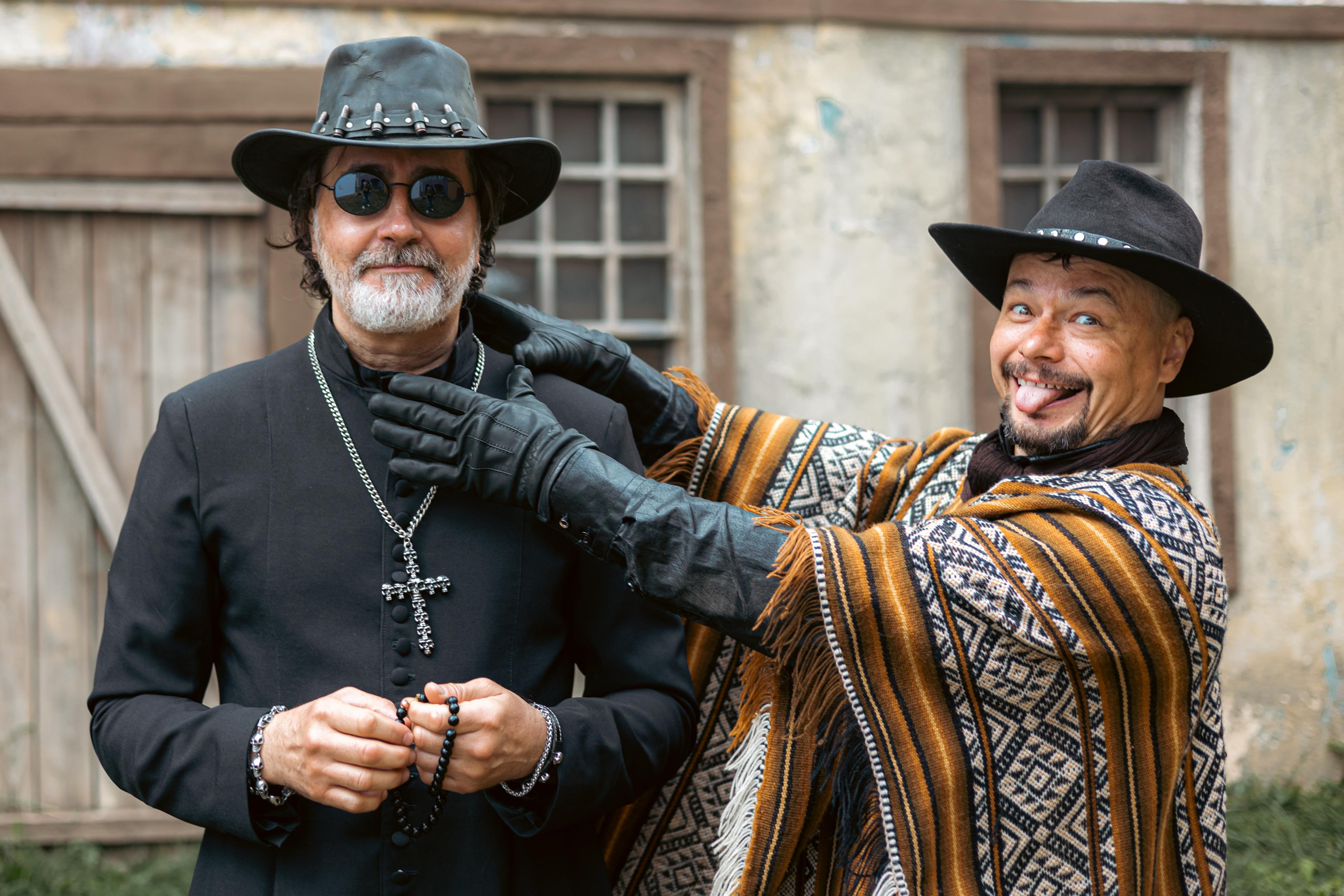 Крематорий. Бэк с клипа «Бар под дулом револьвера». Фотограф Сонкина Татьяна