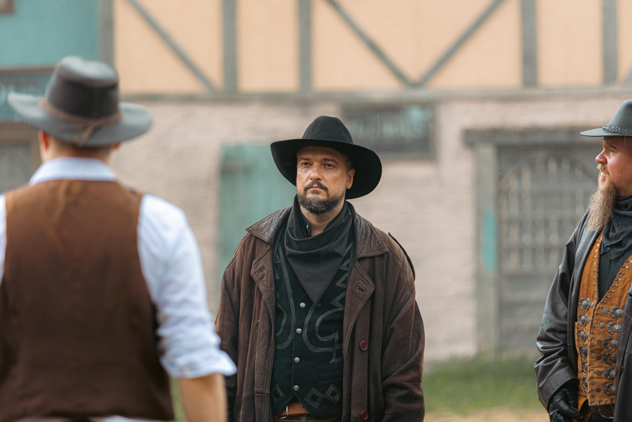 Крематорий. Бэк с клипа «Бар под дулом револьвера». Фотограф Сонкина Татьяна