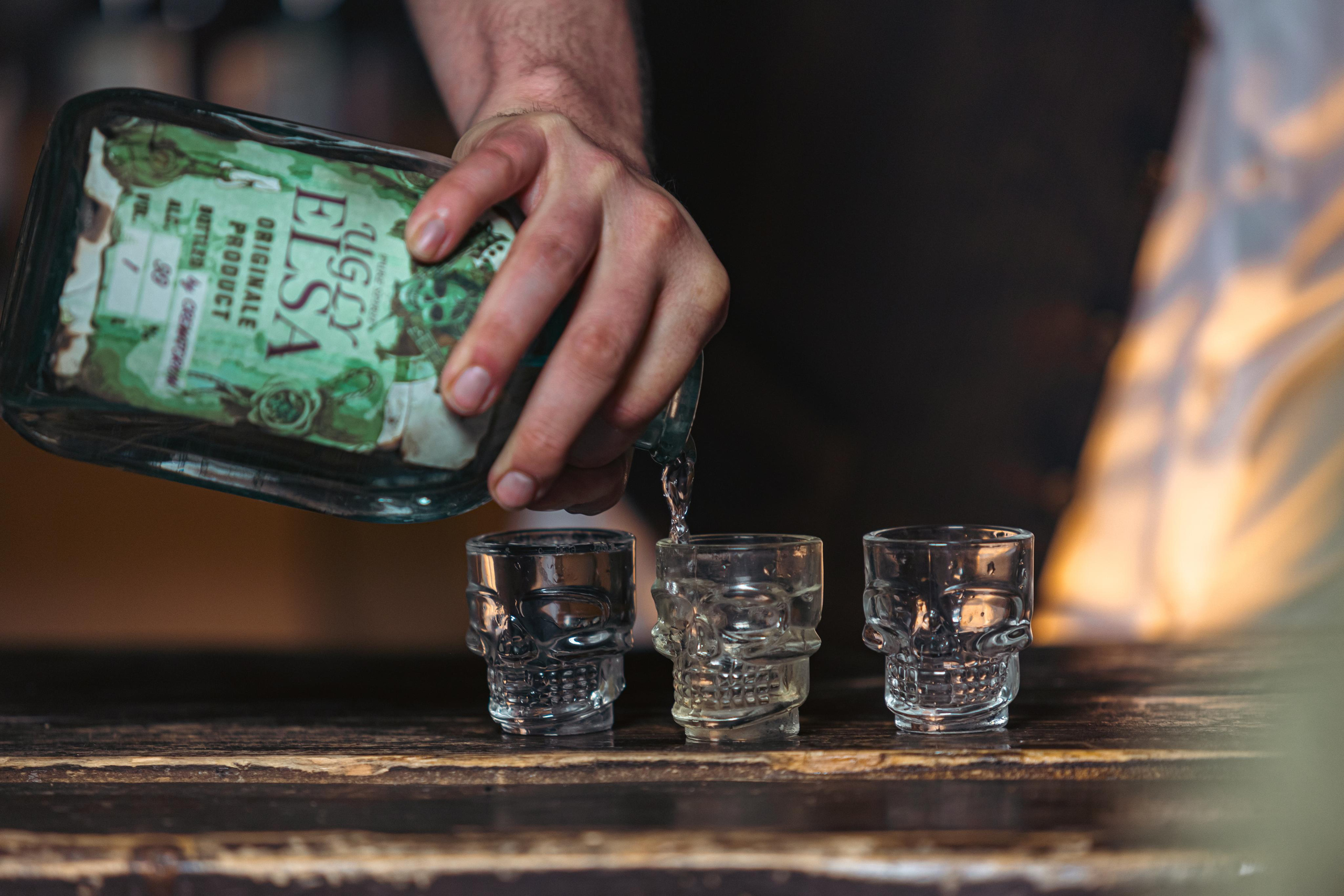 Крематорий. Бэк с клипа «Бар под дулом револьвера». Фотограф Сонкина Татьяна