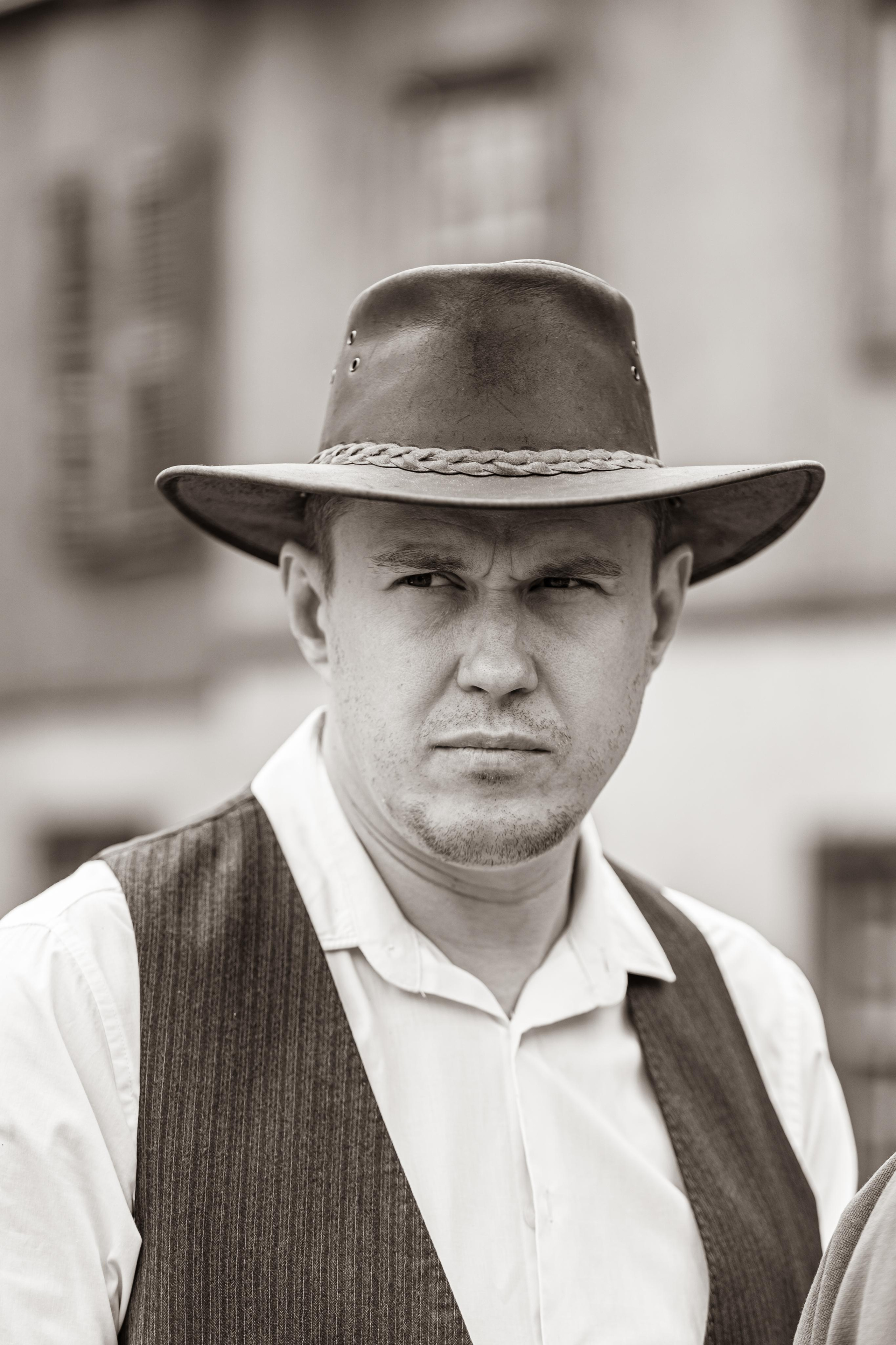 Крематорий. Бэк с клипа «Бар под дулом револьвера». Фотограф Сонкина Татьяна