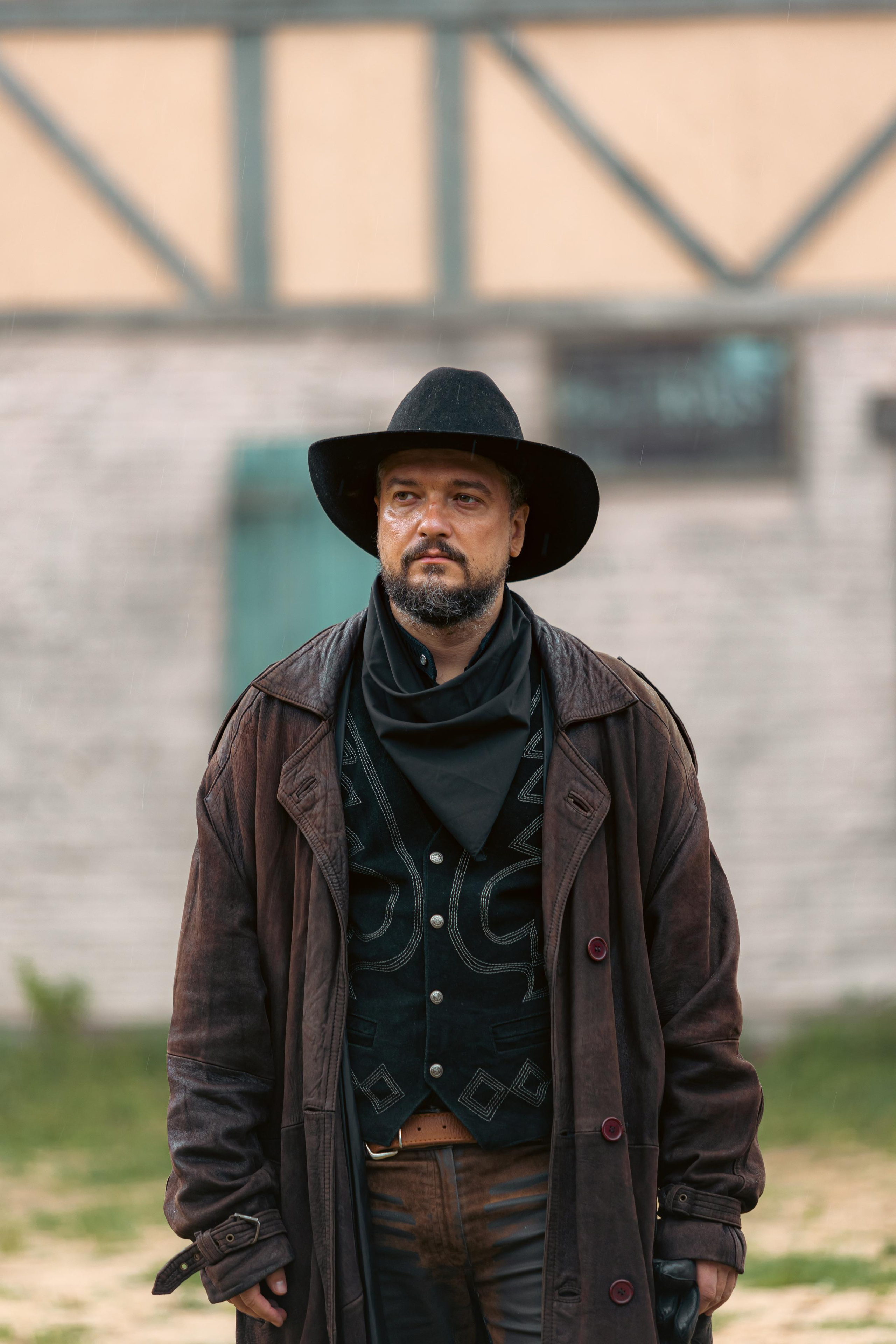 Крематорий. Бэк с клипа «Бар под дулом револьвера». Фотограф Сонкина Татьяна