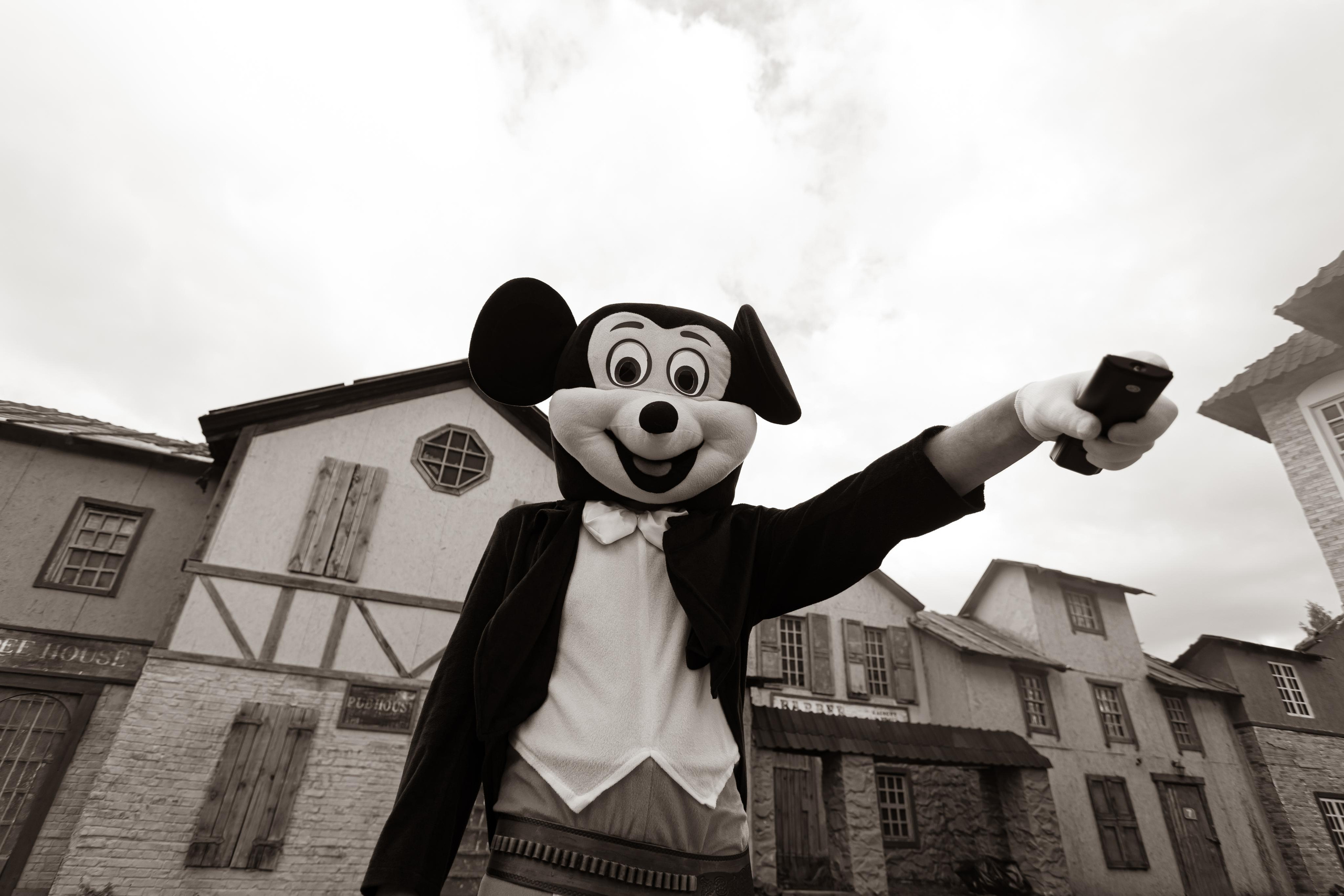 Крематорий. Бэк с клипа «Бар под дулом револьвера». Фотограф Сонкина Татьяна