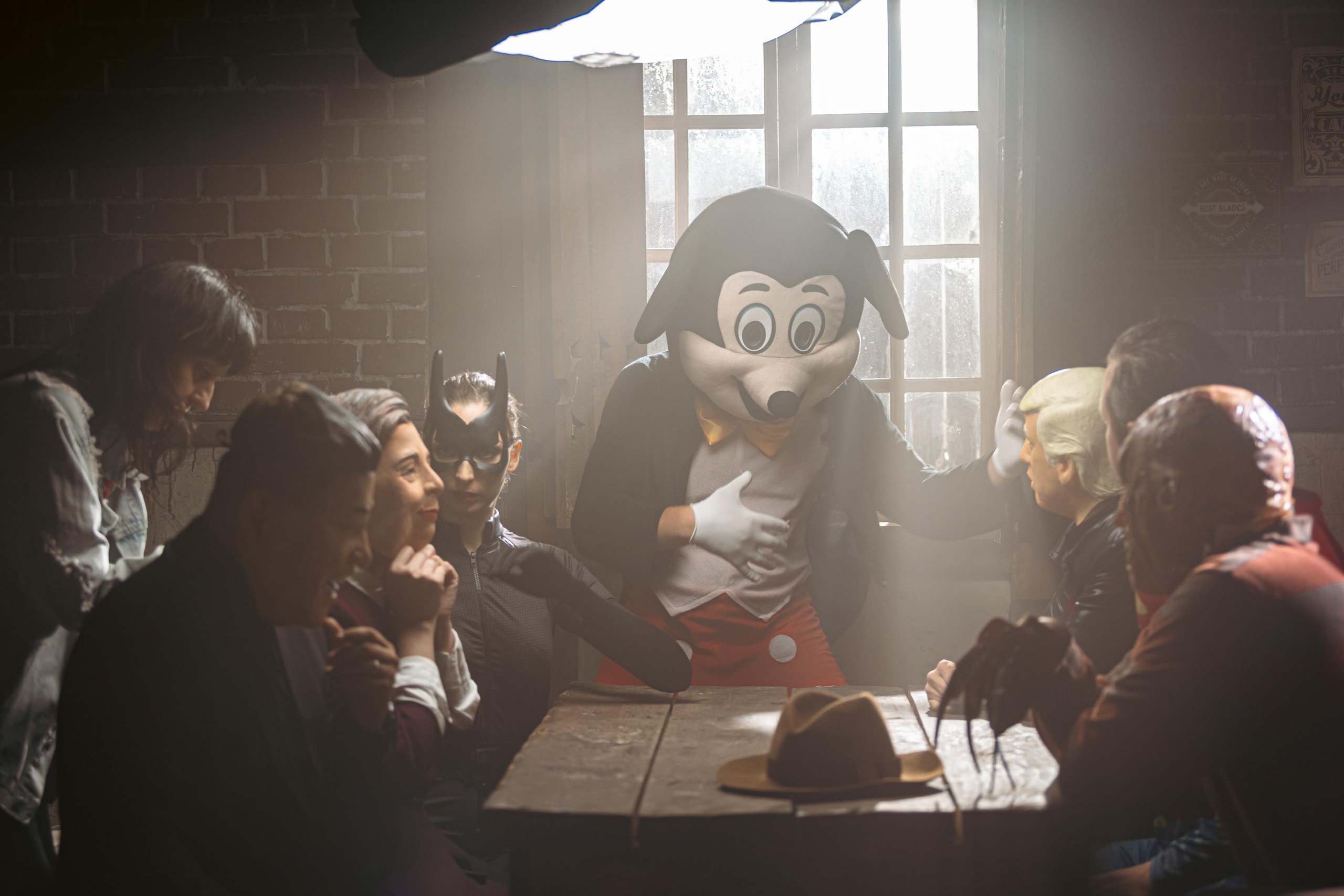 Крематорий. Бэк с клипа «Бар под дулом револьвера». Фотограф Сонкина Татьяна