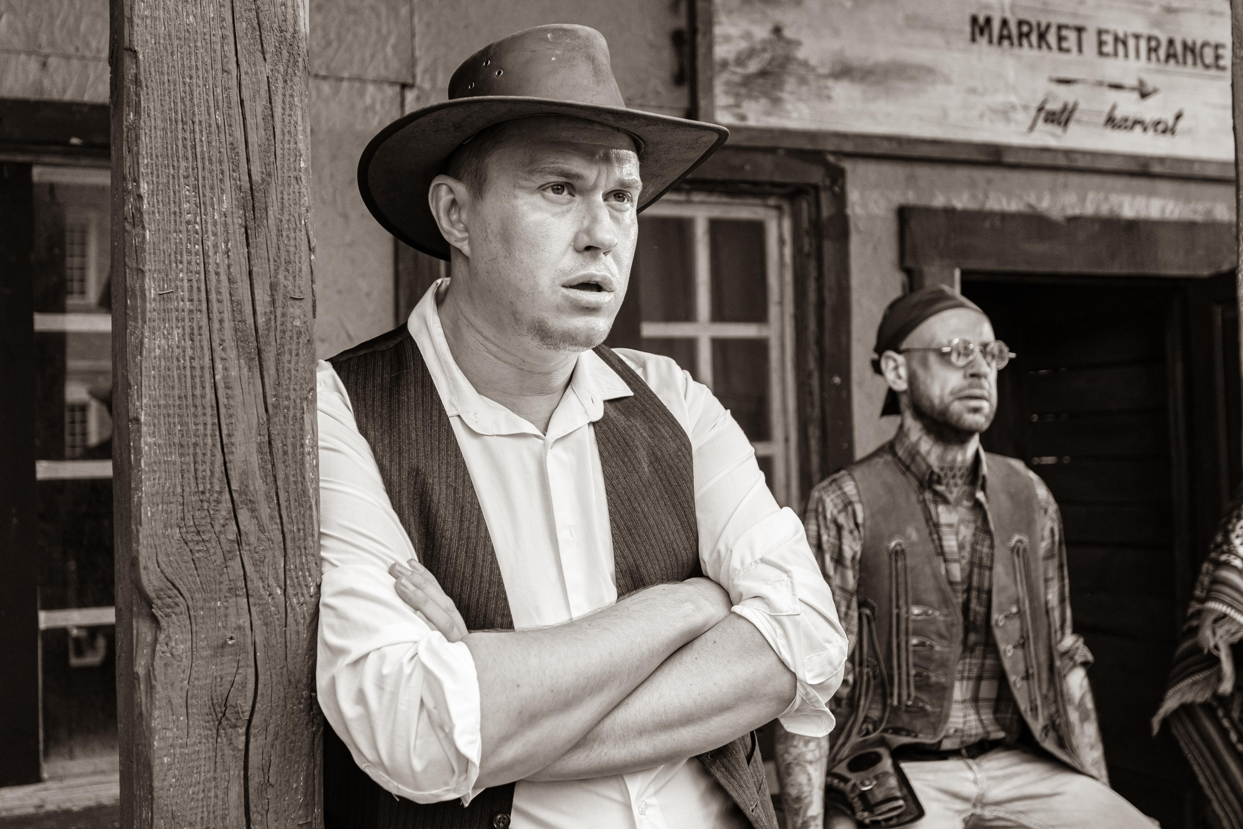 Крематорий. Бэк с клипа «Бар под дулом револьвера». Фотограф Сонкина Татьяна