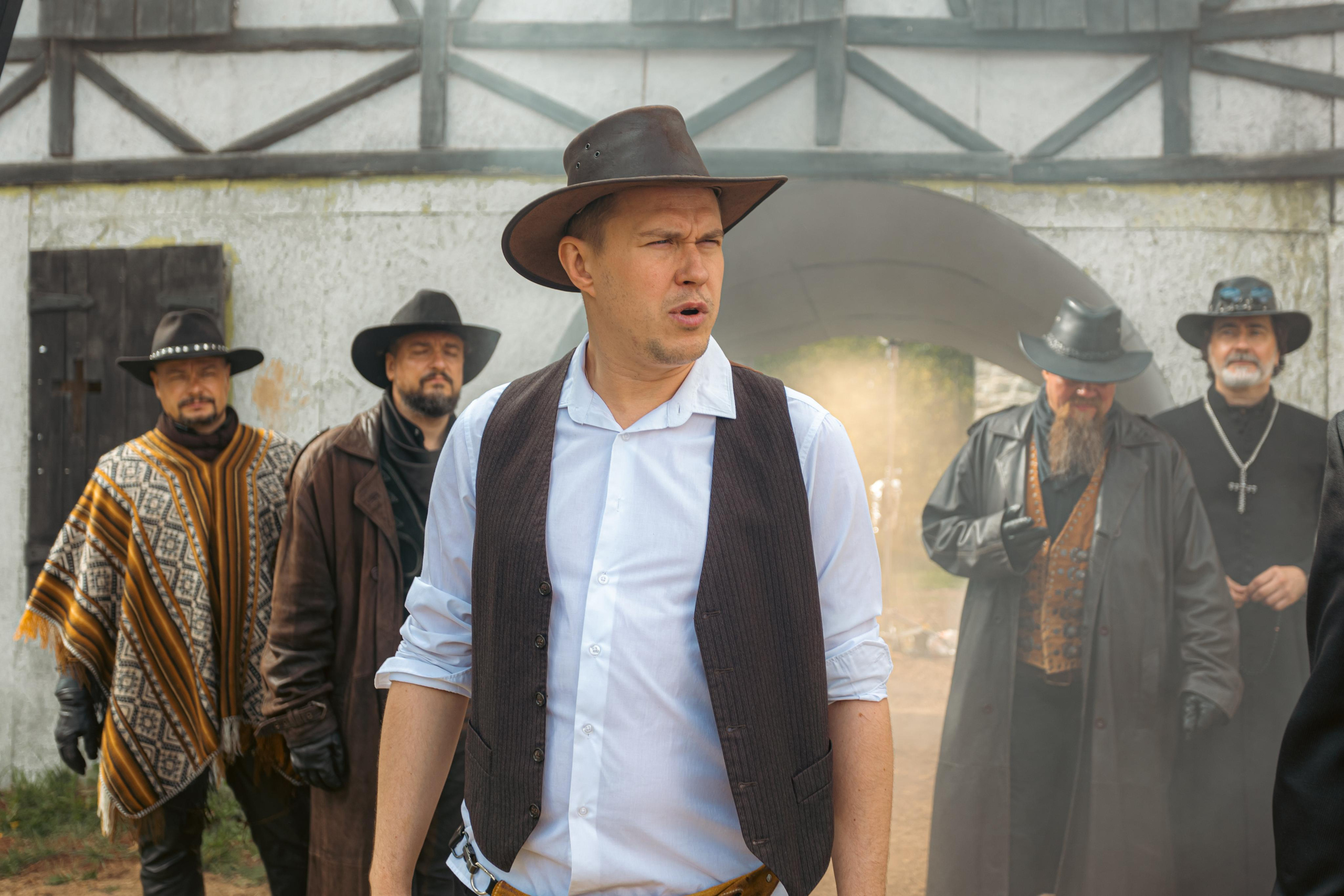 Крематорий. Бэк с клипа «Бар под дулом револьвера». Фотограф Сонкина Татьяна