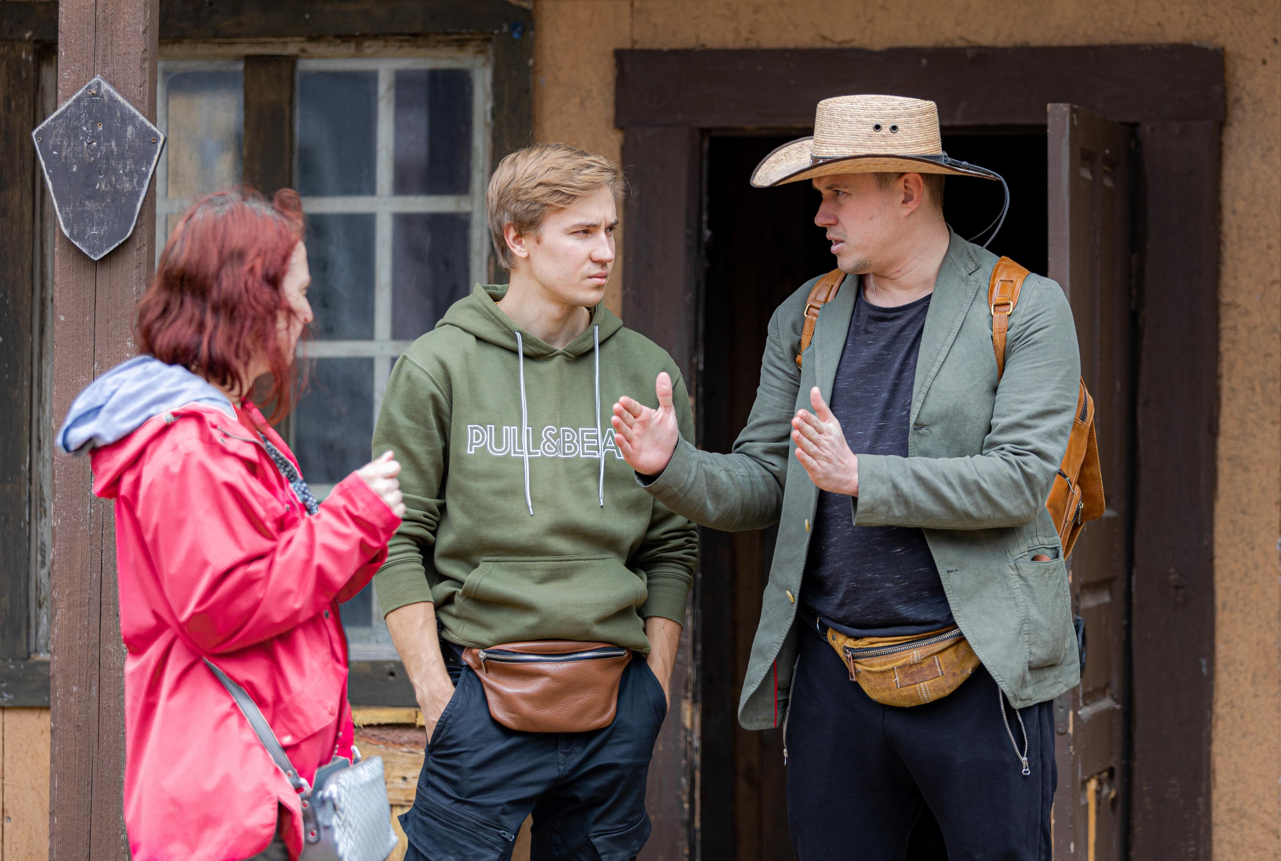 Крематорий. Бэк с клипа «Бар под дулом револьвера». Фотограф Сонкина Татьяна