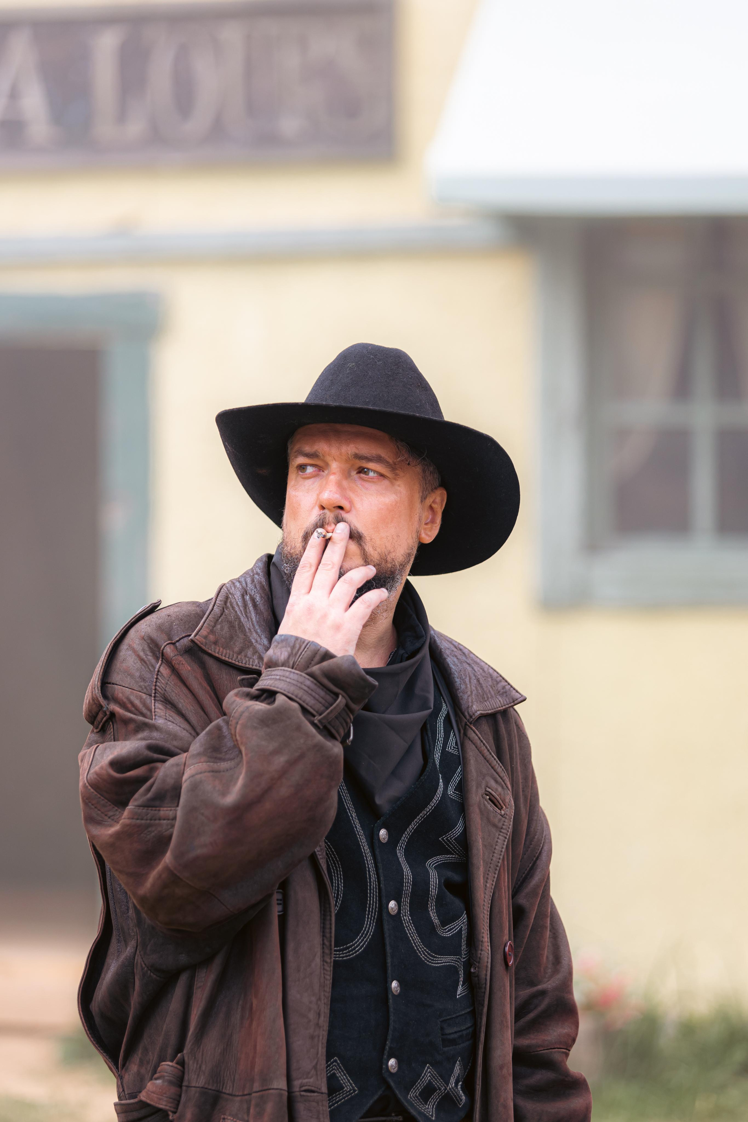 Крематорий. Бэк с клипа «Бар под дулом револьвера». Фотограф Сонкина Татьяна