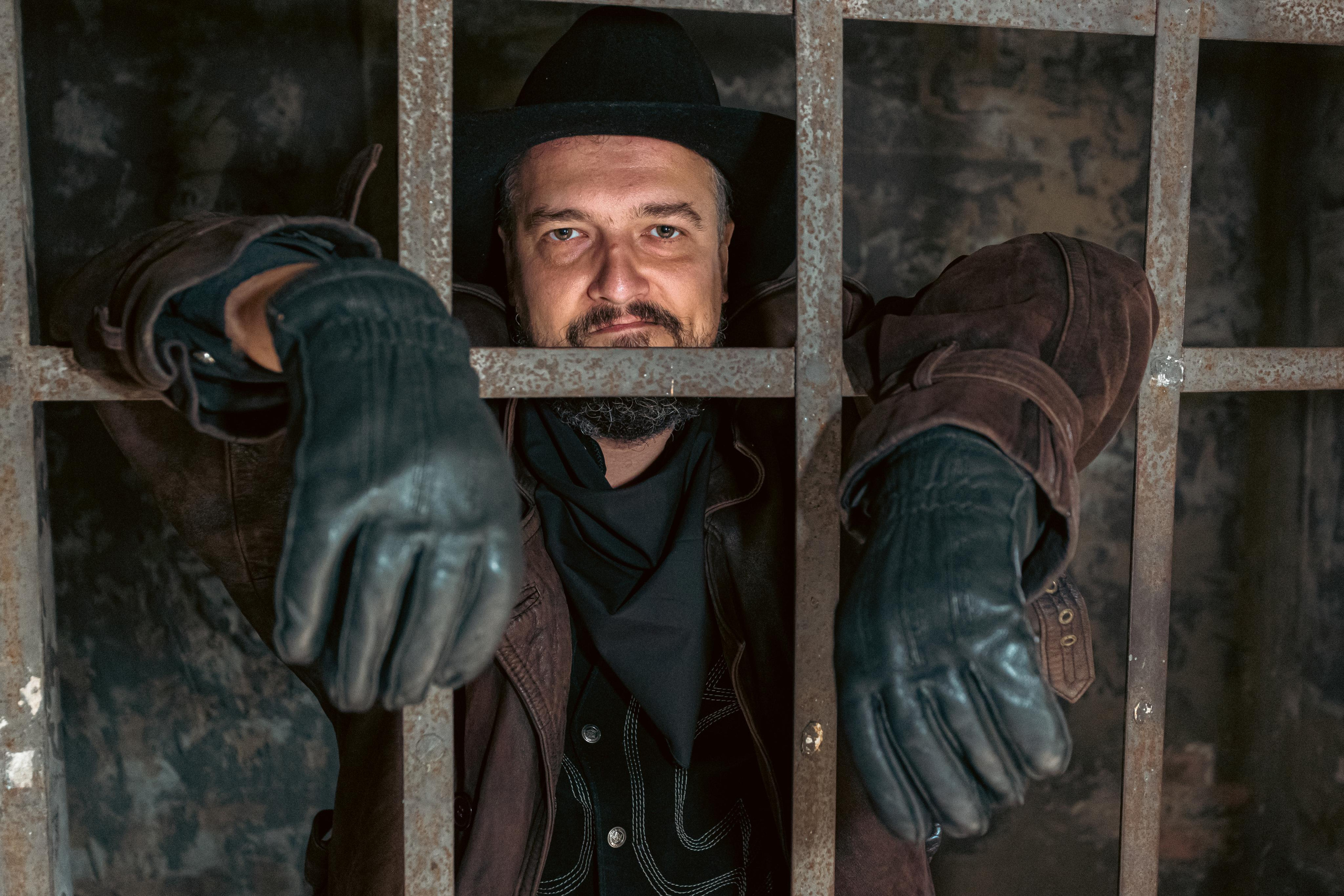 Крематорий. Бэк с клипа «Бар под дулом револьвера». Фотограф Сонкина Татьяна