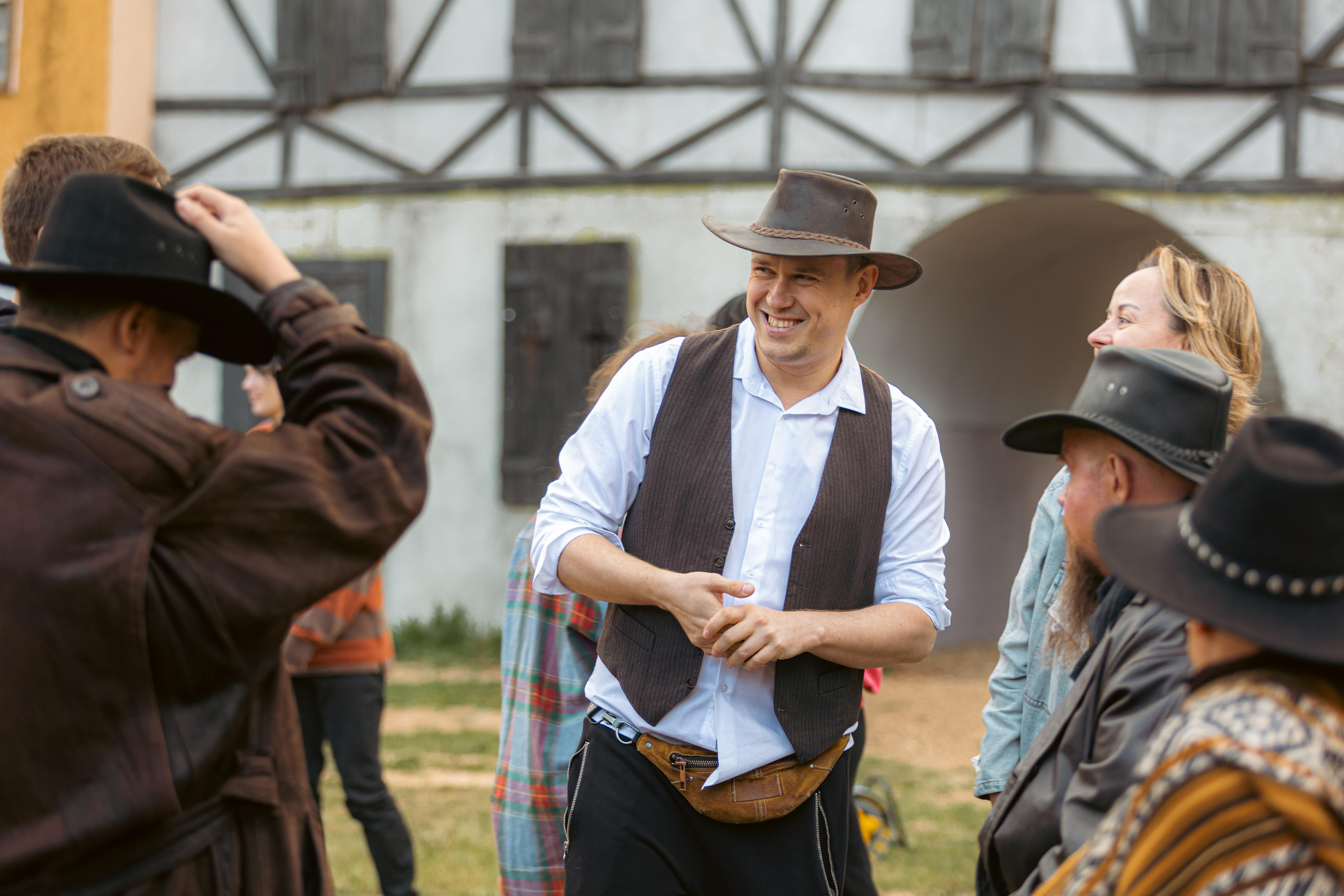 Крематорий. Бэк с клипа «Бар под дулом револьвера». Фотограф Сонкина Татьяна