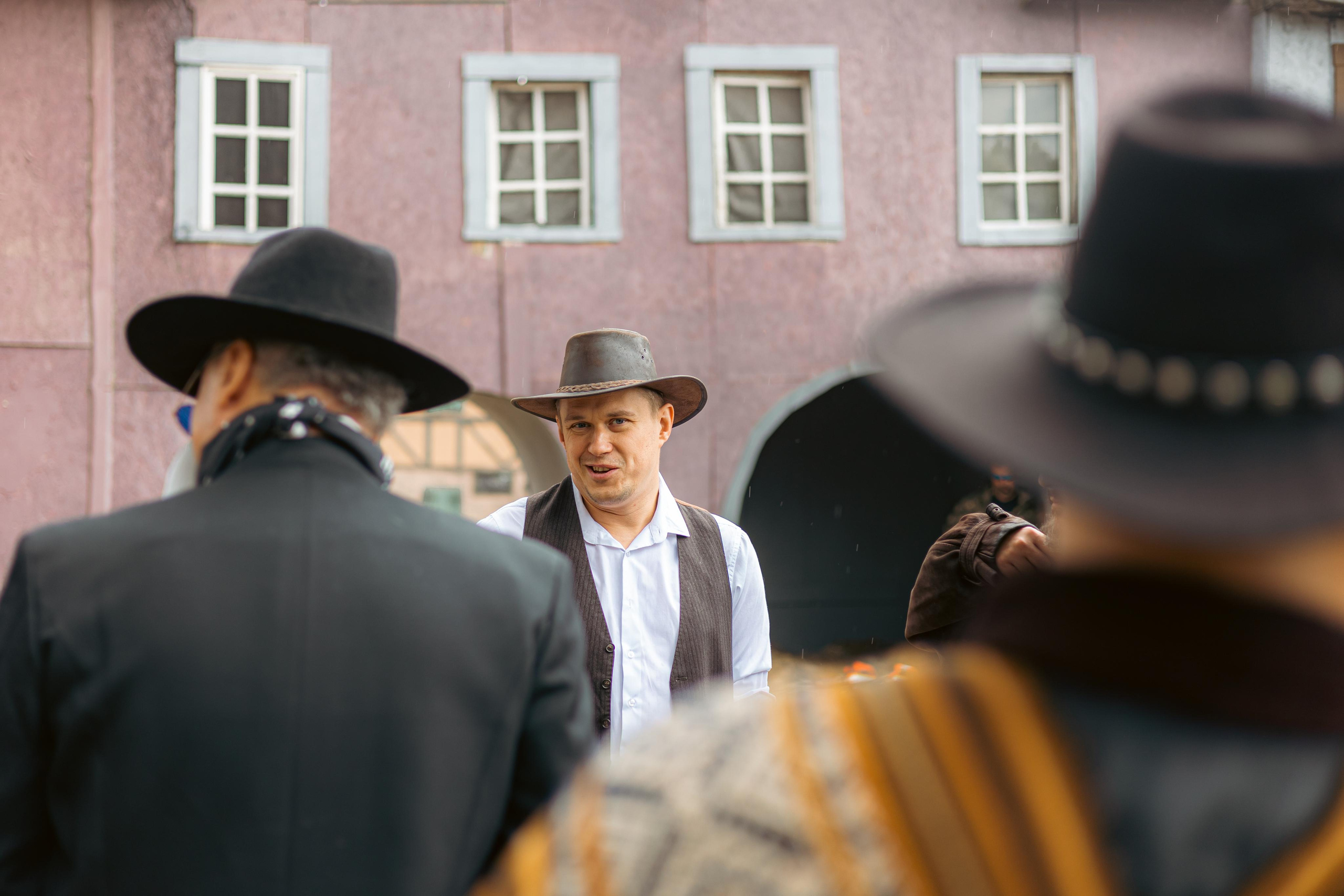 Крематорий. Бэк с клипа «Бар под дулом револьвера». Фотограф Сонкина Татьяна