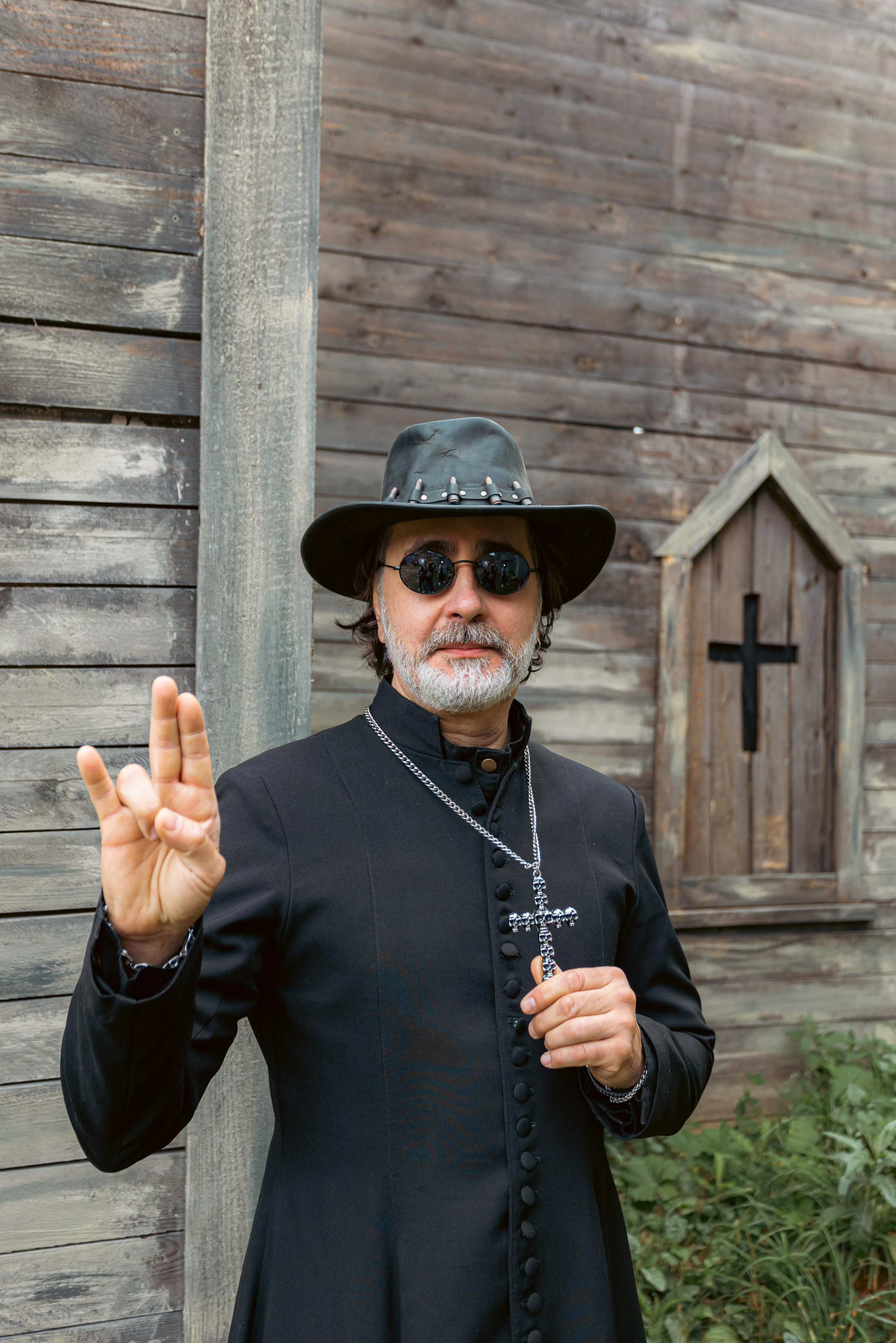 Крематорий. Бэк с клипа «Бар под дулом револьвера». Фотограф Сонкина Татьяна