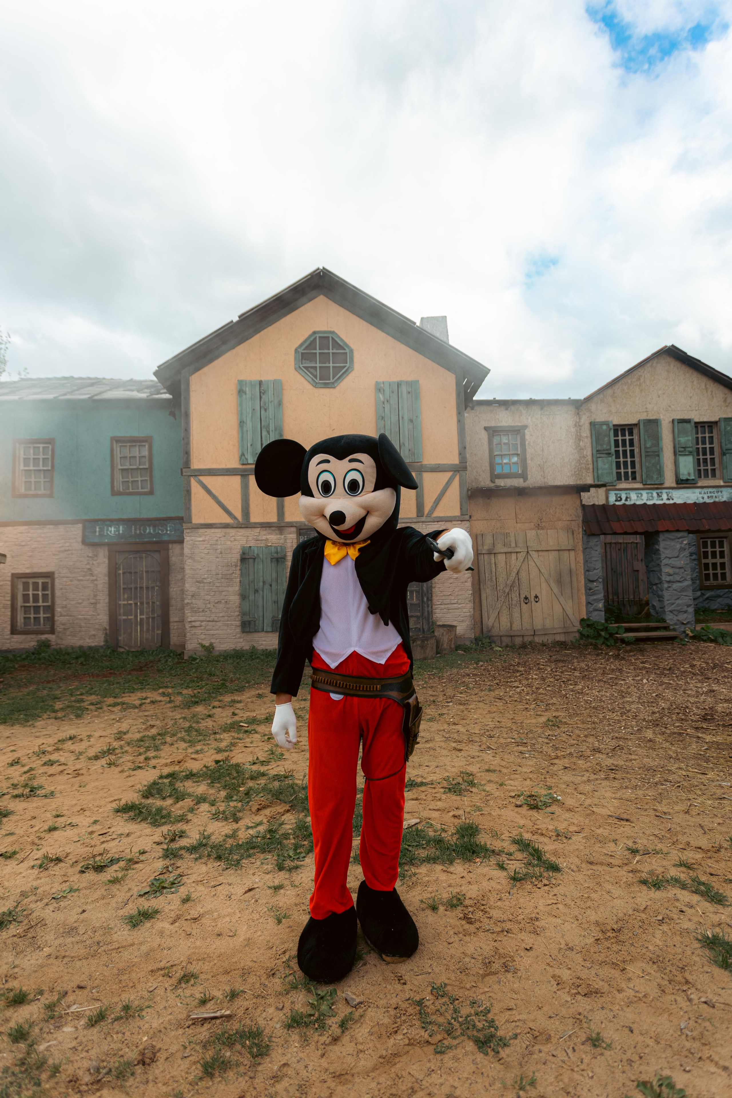 Крематорий. Бэк с клипа «Бар под дулом револьвера». Фотограф Сонкина Татьяна