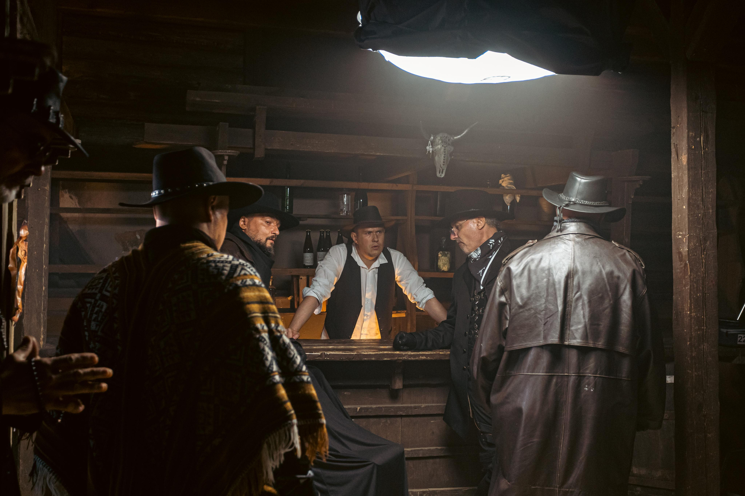 Крематорий. Бэк с клипа «Бар под дулом револьвера». Фотограф Сонкина Татьяна