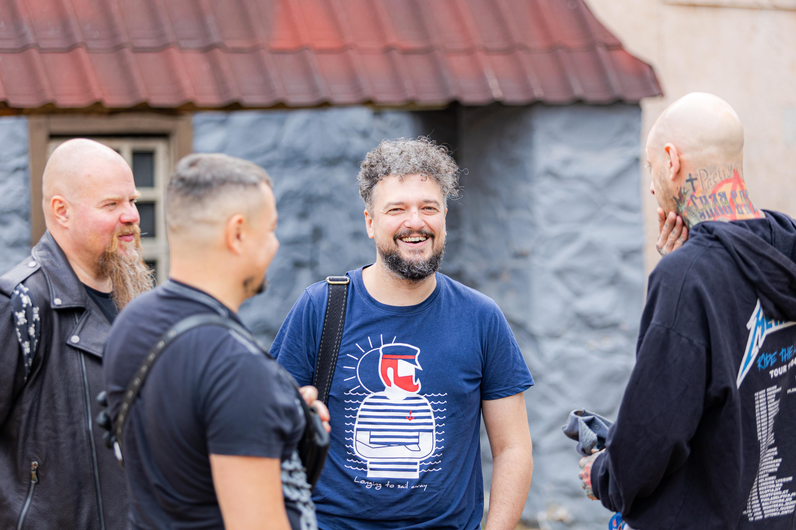 Крематорий. Бэк с клипа «Бар под дулом револьвера». Фотограф Сонкина Татьяна