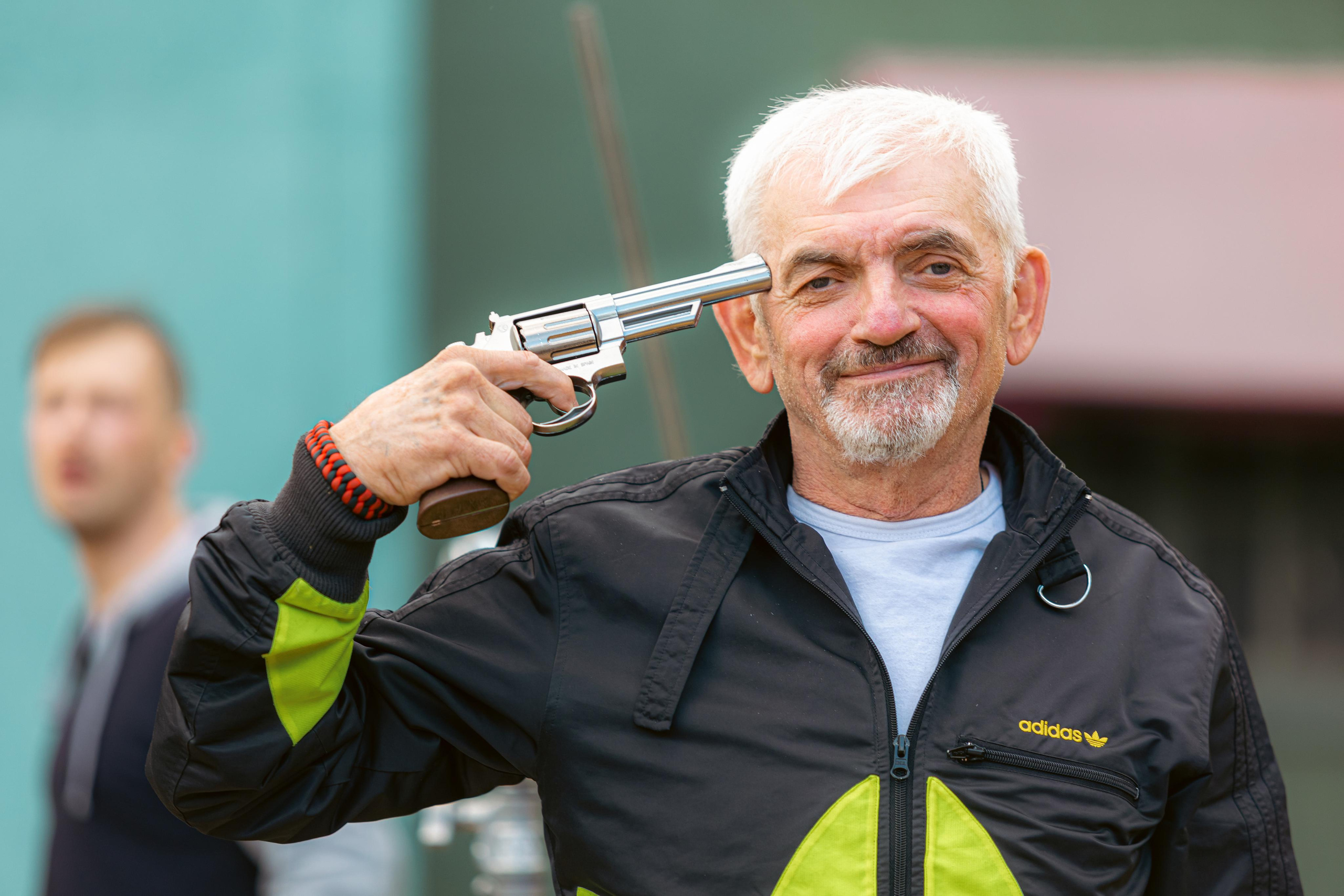 Крематорий. Бэк с клипа «Бар под дулом револьвера». Фотограф Сонкина Татьяна