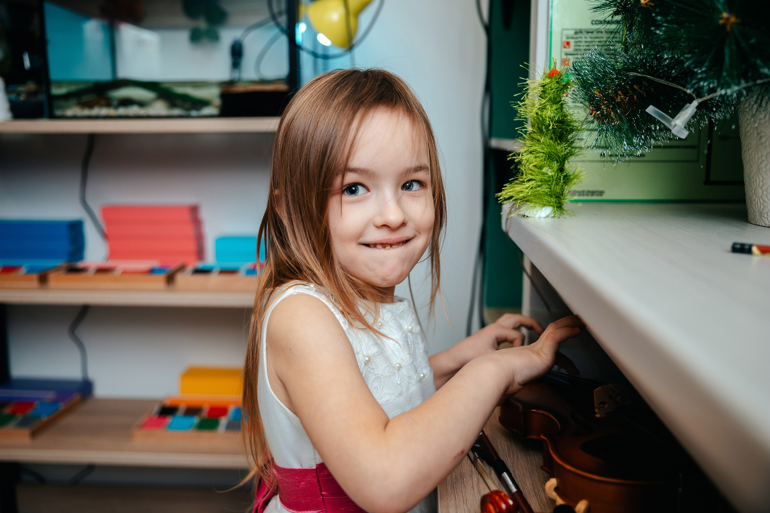 Новогодний утренник в Монтессори-школе. Семейный lifestyle фотограф в Санкт-Петербурге Людмила Пахомова