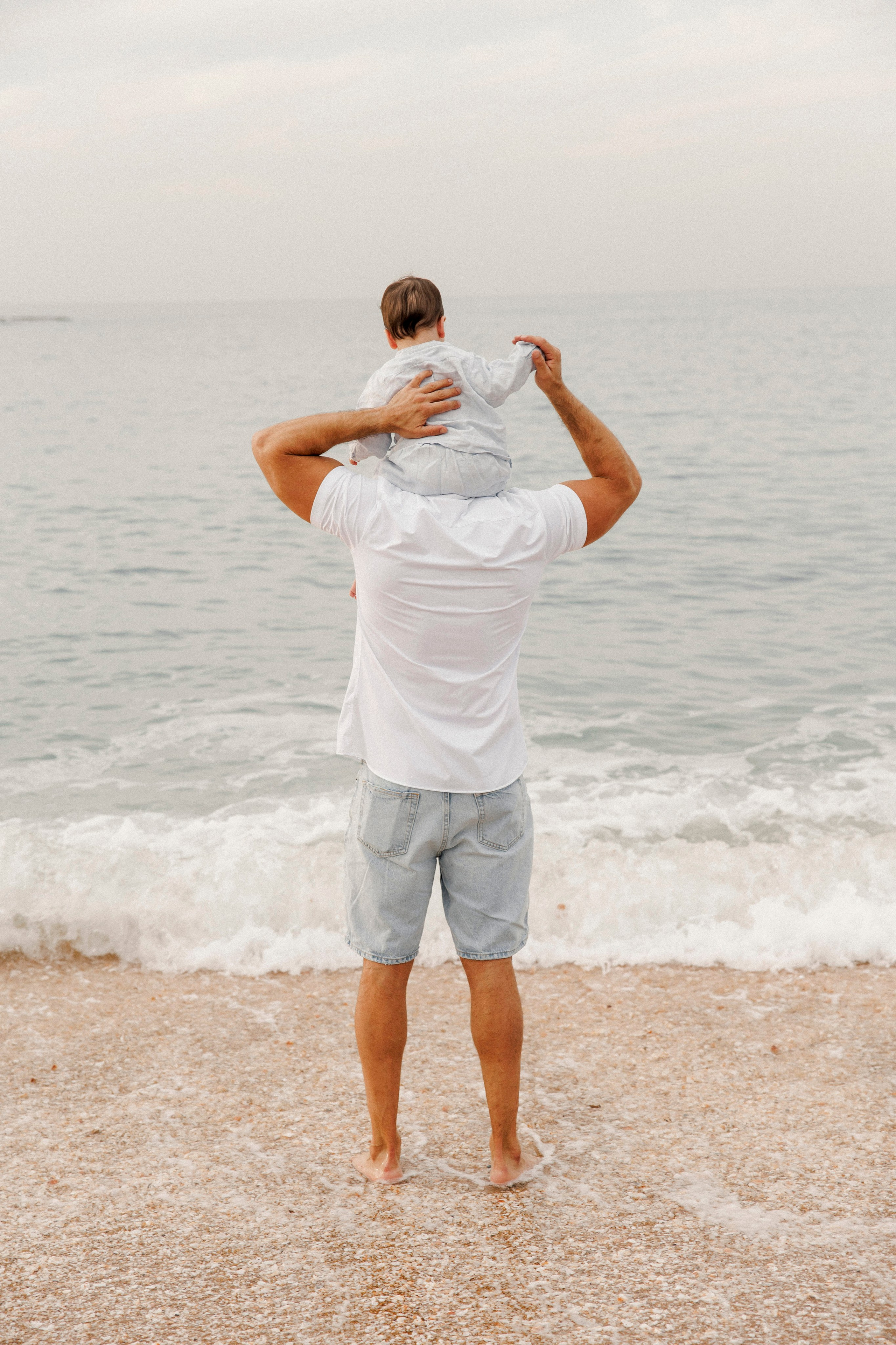 First year family photos near the sea. Главная