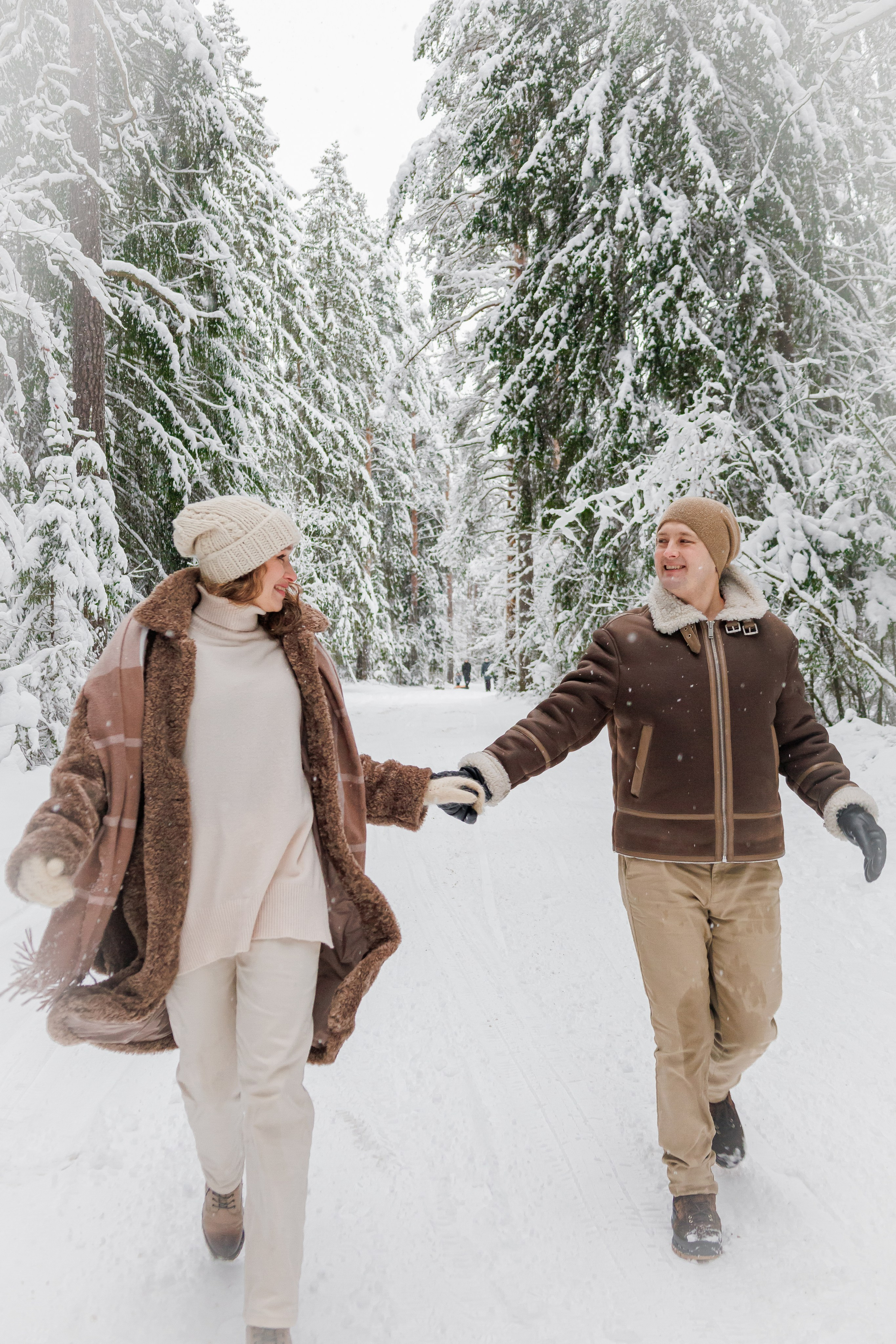 Александра и Александр. Зимняя фотоистория любви в парке. Портретный фотограф Панферова Регина г. Санкт-Петербург, г. Казань