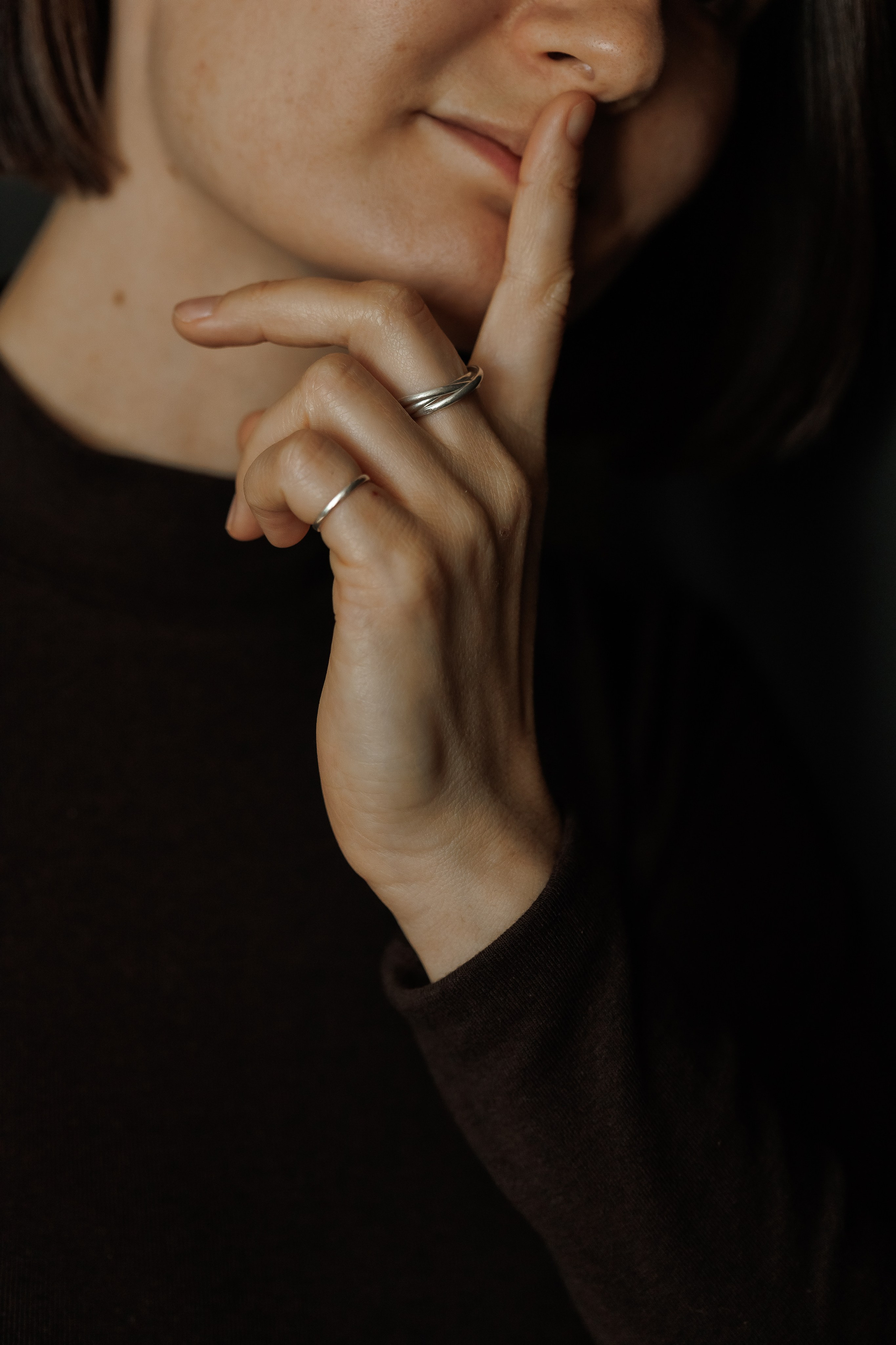 Камерная фотосессия в минималистичном ключе в теплых тонах в Костроме. Фотограф Екатерина Селиверстова. Портретный и репортажный фотограф Екатерина Селиверстова, Кострома