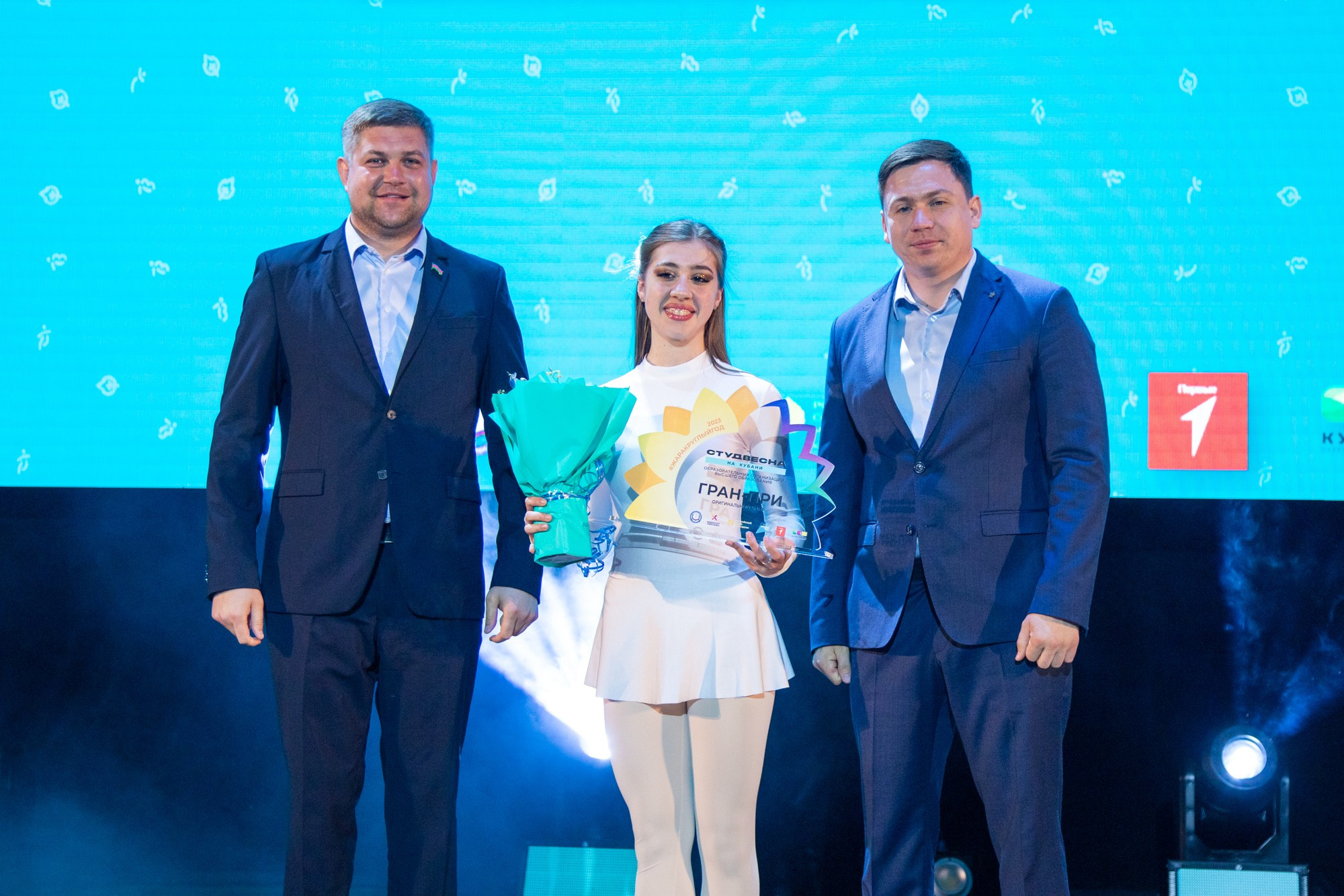 Гала-концерт «Студвесна на Кубани». Репортажный, промышленный и маркетплейс-фотограф Дмитрий Чернат