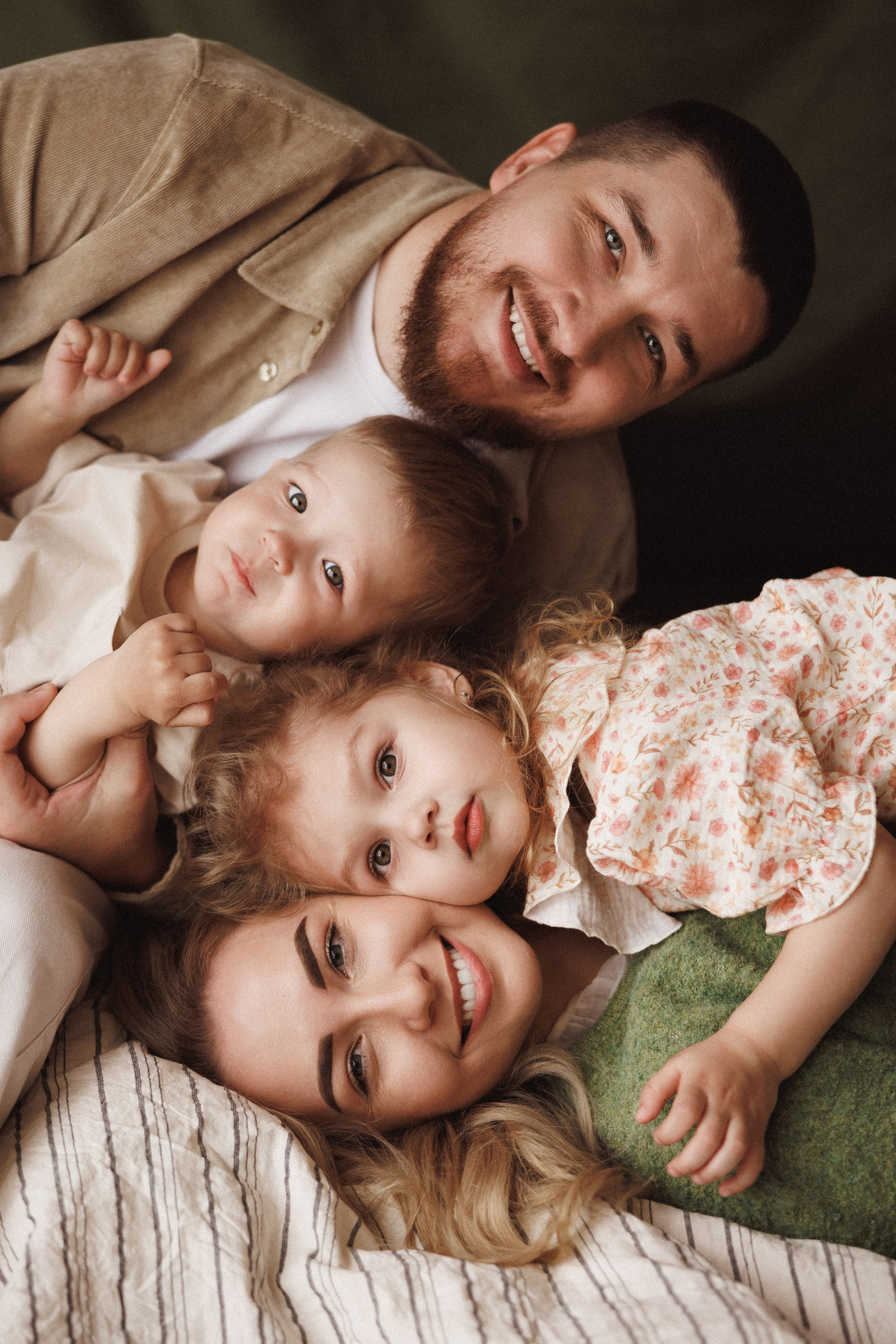 Семейная фотосессия в фотостудии «Mestone», город Краснодар. Семейный и детский фотограф в Краснодаре Анна Трашкова