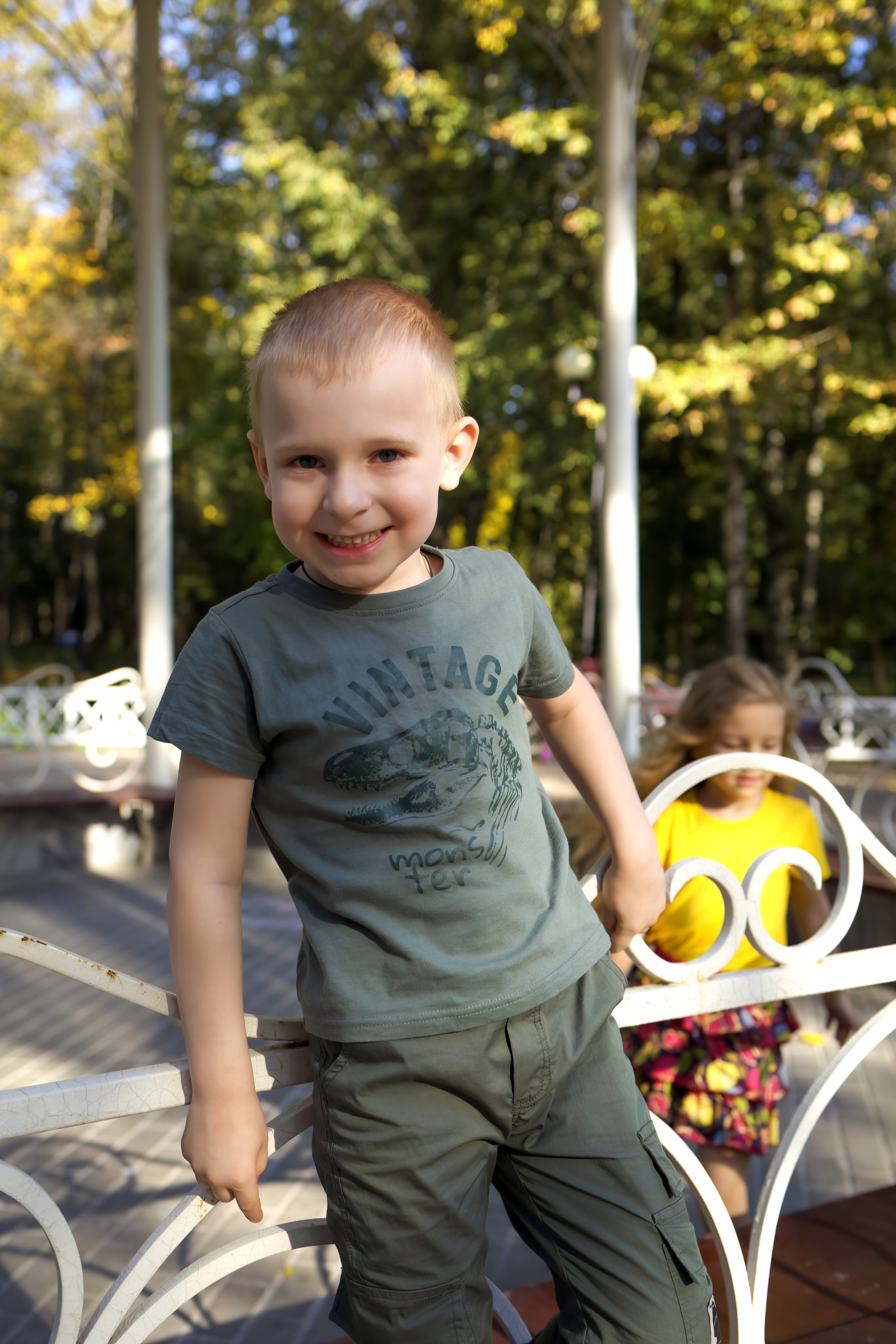 Портрет маленького мальчика на фотосессии.