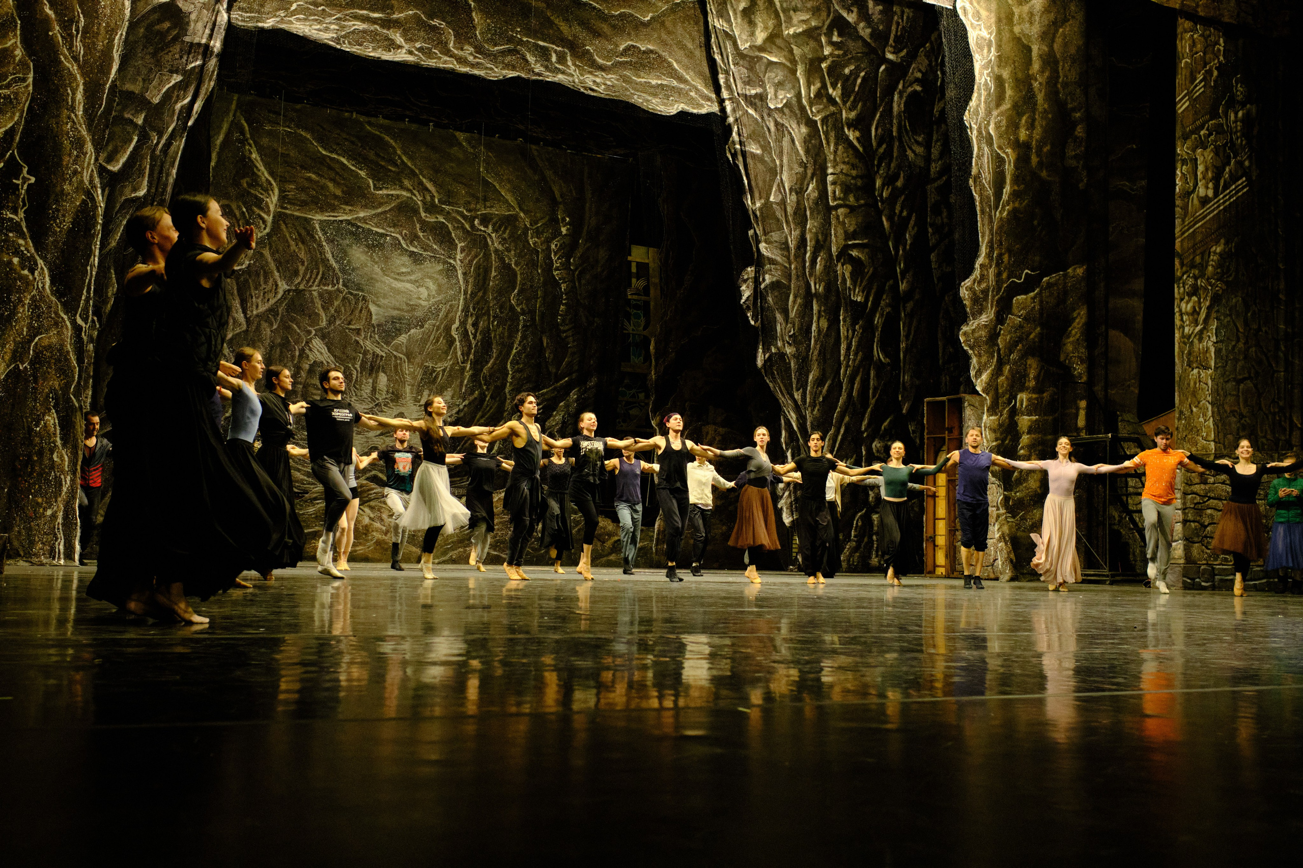 Балетный класс и репетиция артистов балета КТОиБ им. Мусы Джалиля. Barsukov