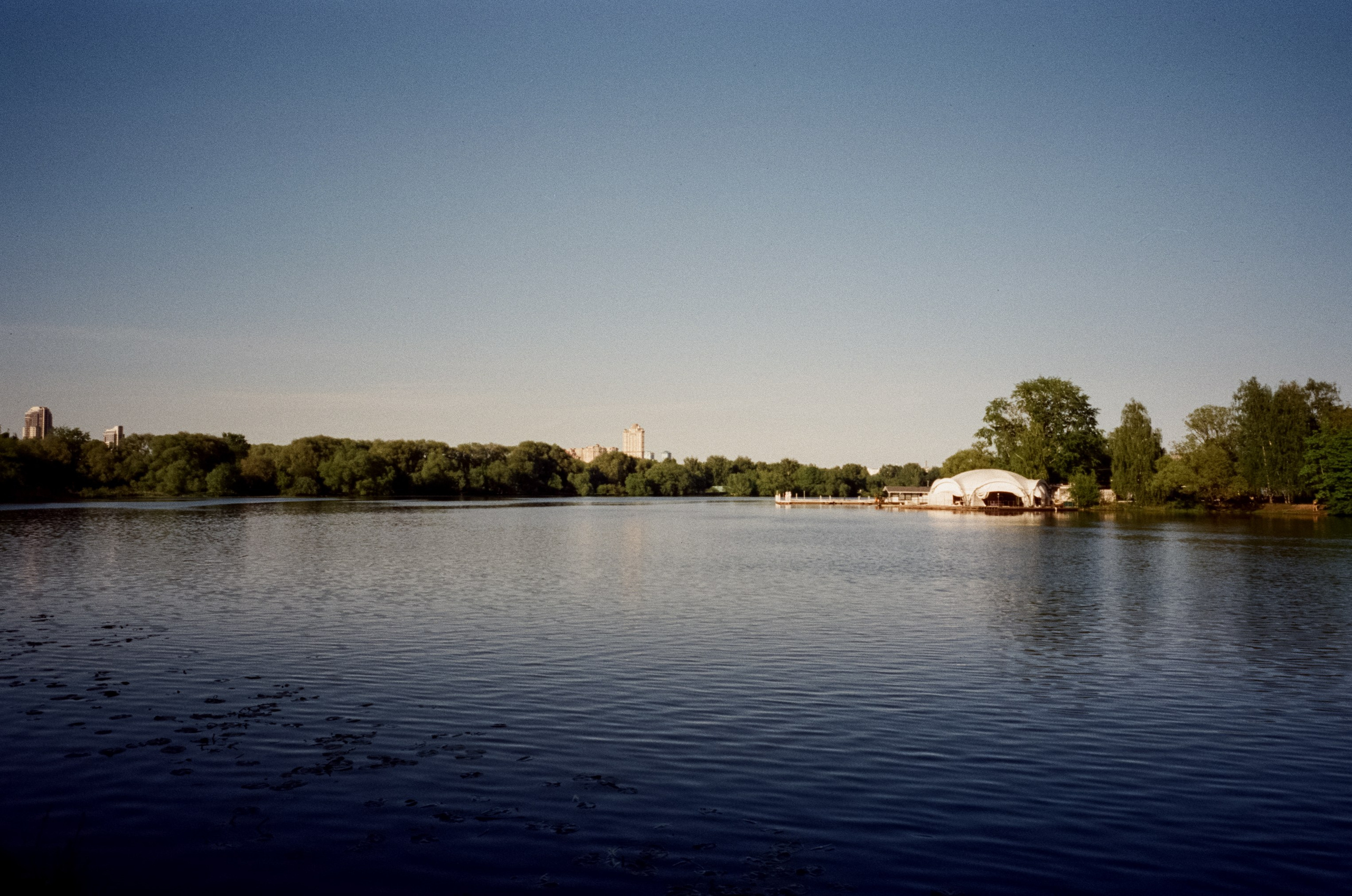 Ricoh GR10 / SFL 250D / Тестовая пленка у речки в Строгино