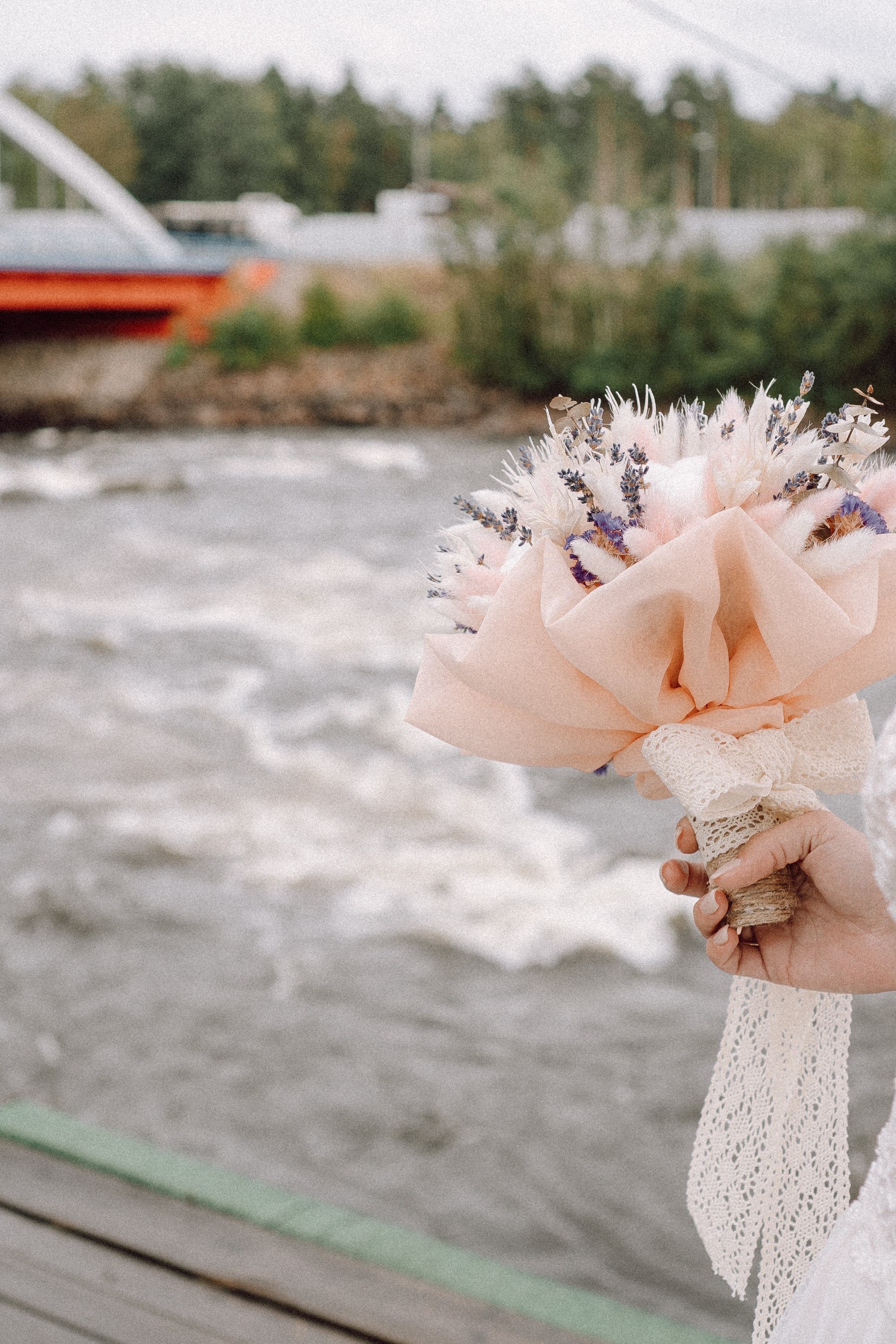 СВАДЕБНАЯ ФОТОСЕССИИЯ ПАРЫ В ГОРОДЕ ПРИОЗЕРСК В СОСНОВОМ ЛЕСУ И С ПИКАПОМ. Профессиональный фотограф, Санкт-Петербург — Виктория Богомолова