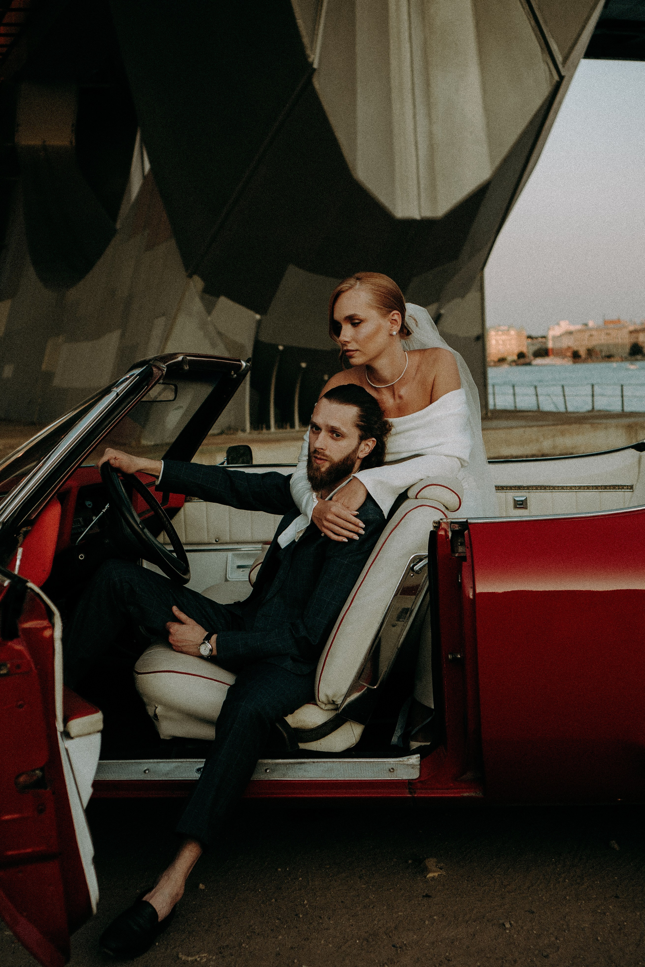 СВАДЕБНАЯ СЬЕМКА ВОЗЛЕ МСОТА БЕТАНКУРА НА КАБРИОЛЕТЕ. Профессиональный фотограф, Санкт-Петербург — Виктория Богомолова