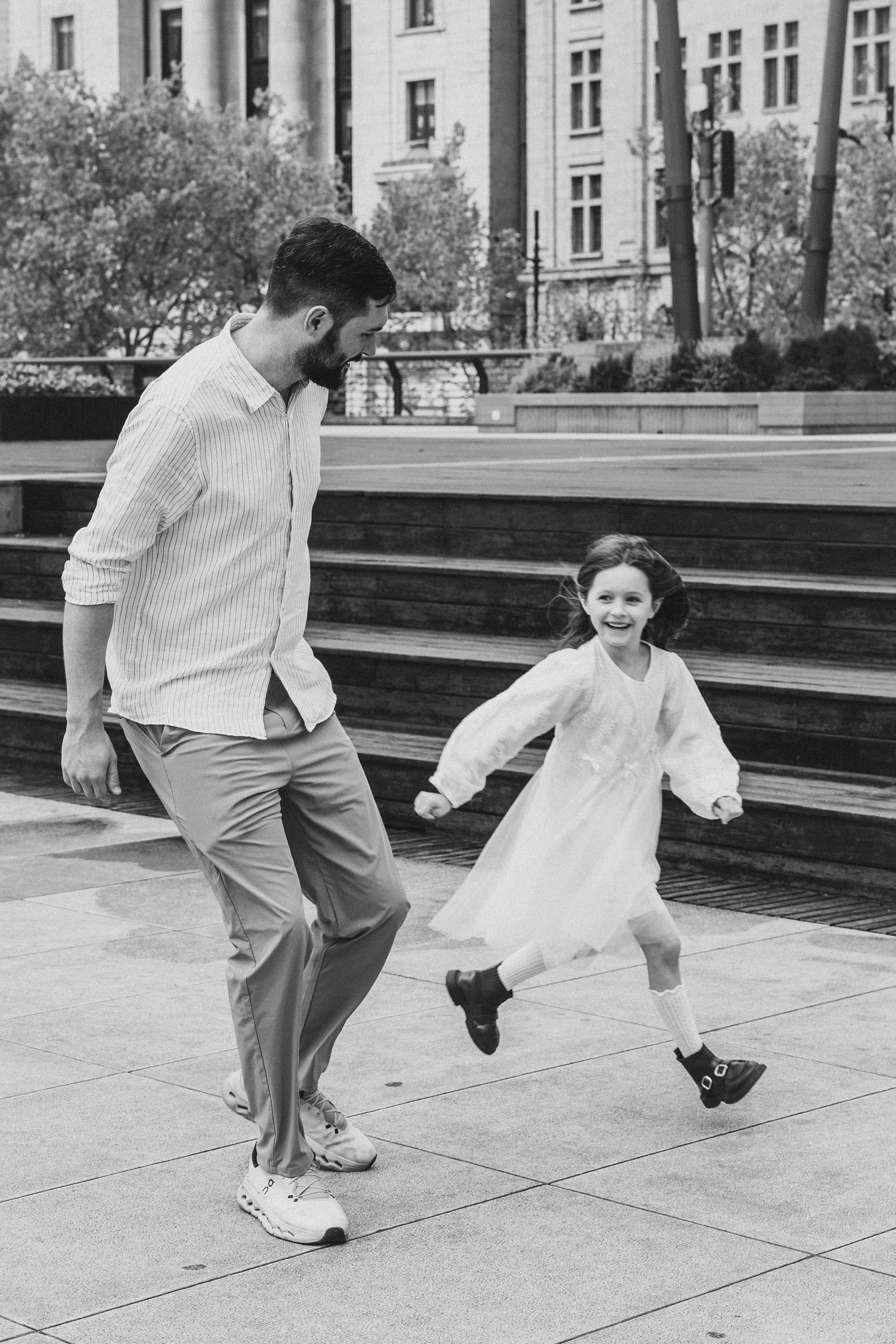 Outside. Family photographer Akulova Natalia in Shanghai, China