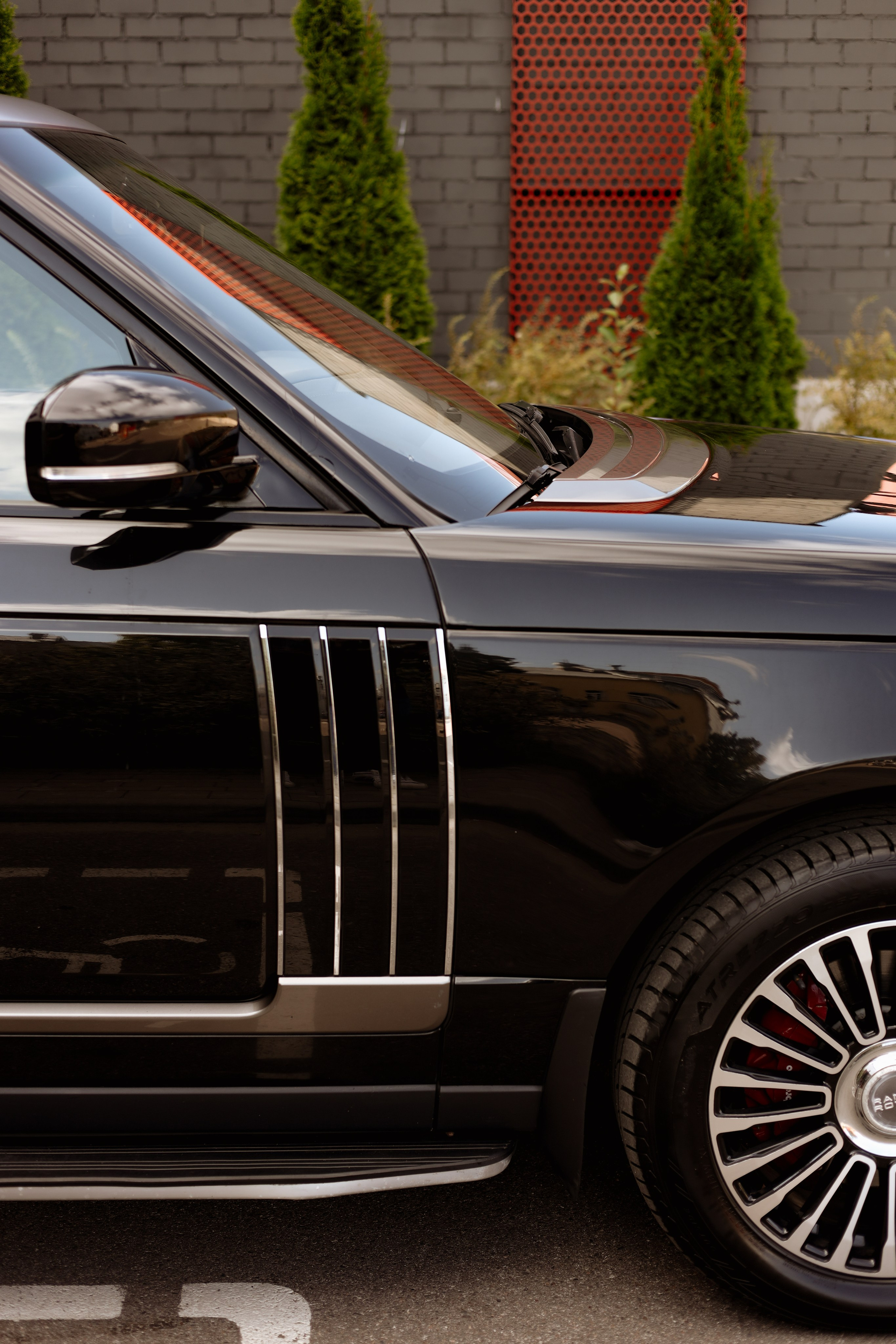 Range Rover. Photographer Tatiana Ivanova in Yaroslavl