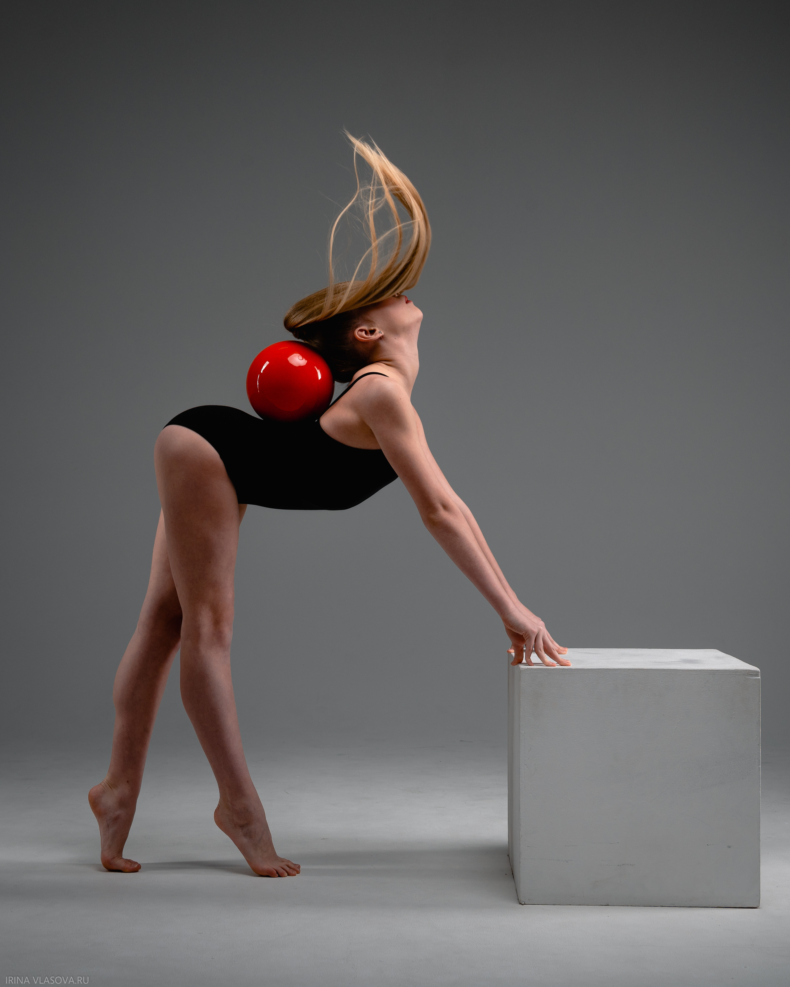 гимнастка с мячом топовый фотограф спортсменов