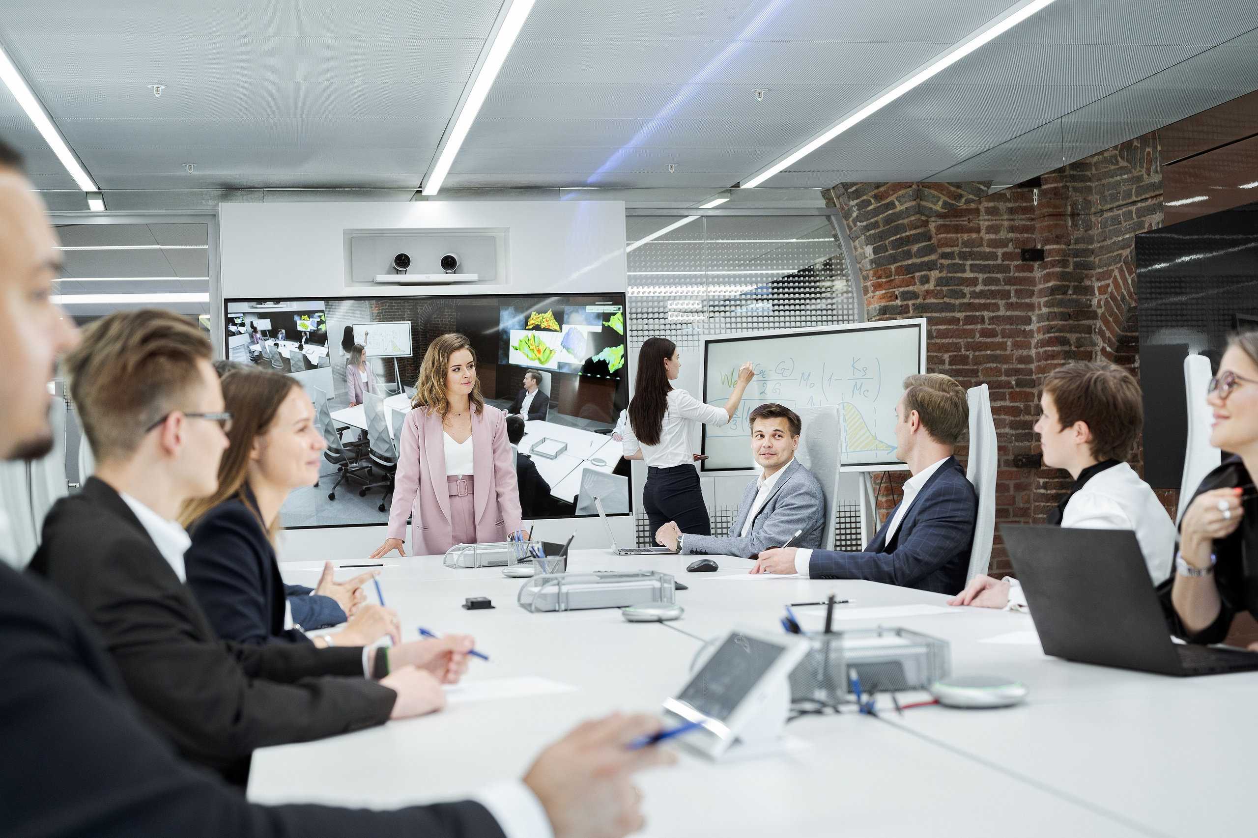 Галерея с изображениями нового цифрового пространства «Цифергауз» компании ПАО Газпром Нефть в Новой Голландии Санкт Петербург. Стоян Васев — фотограф в Москве