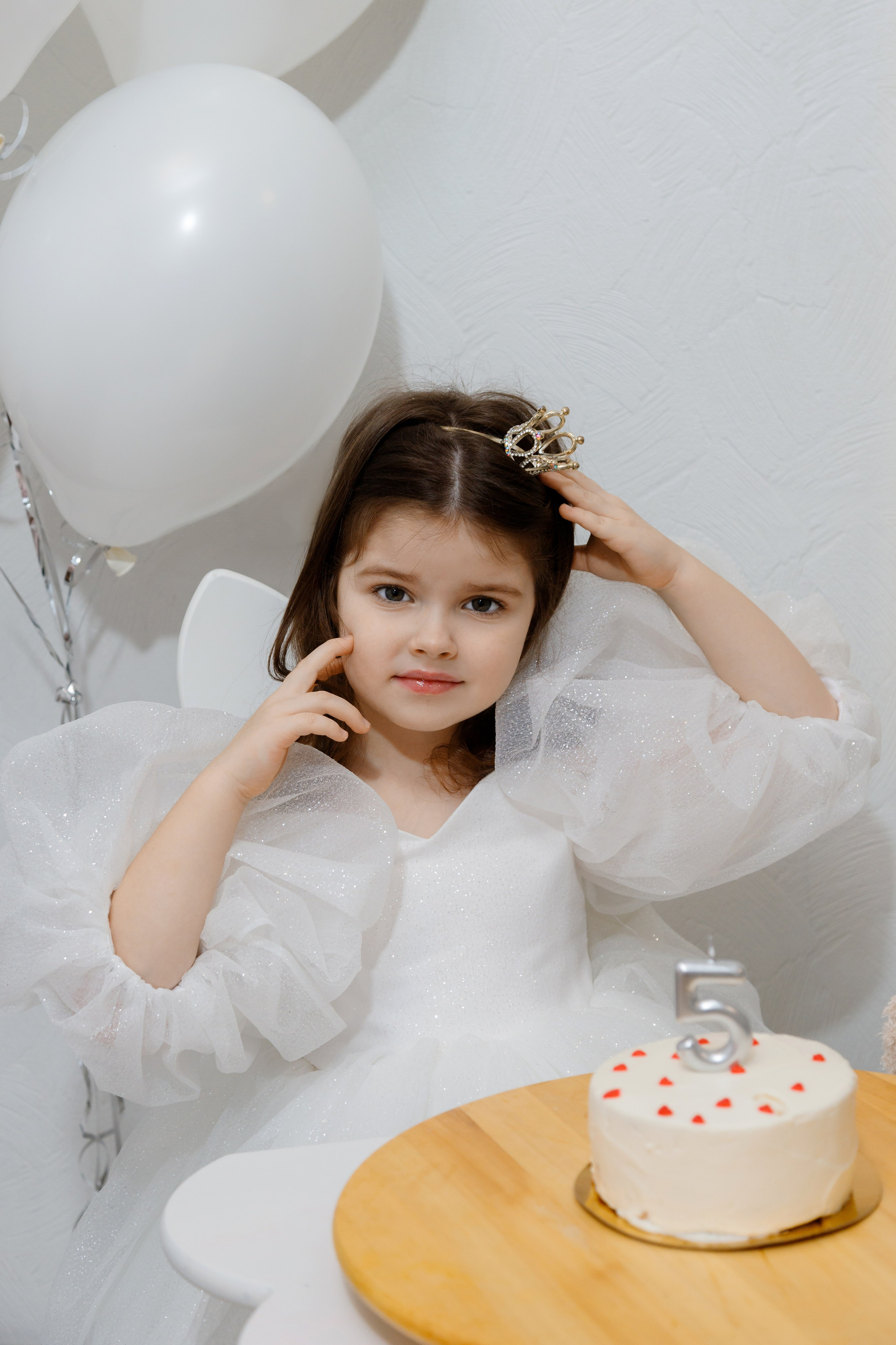 Фотосессия возле фотозоны дома. Фотограф Александра Сыщенко