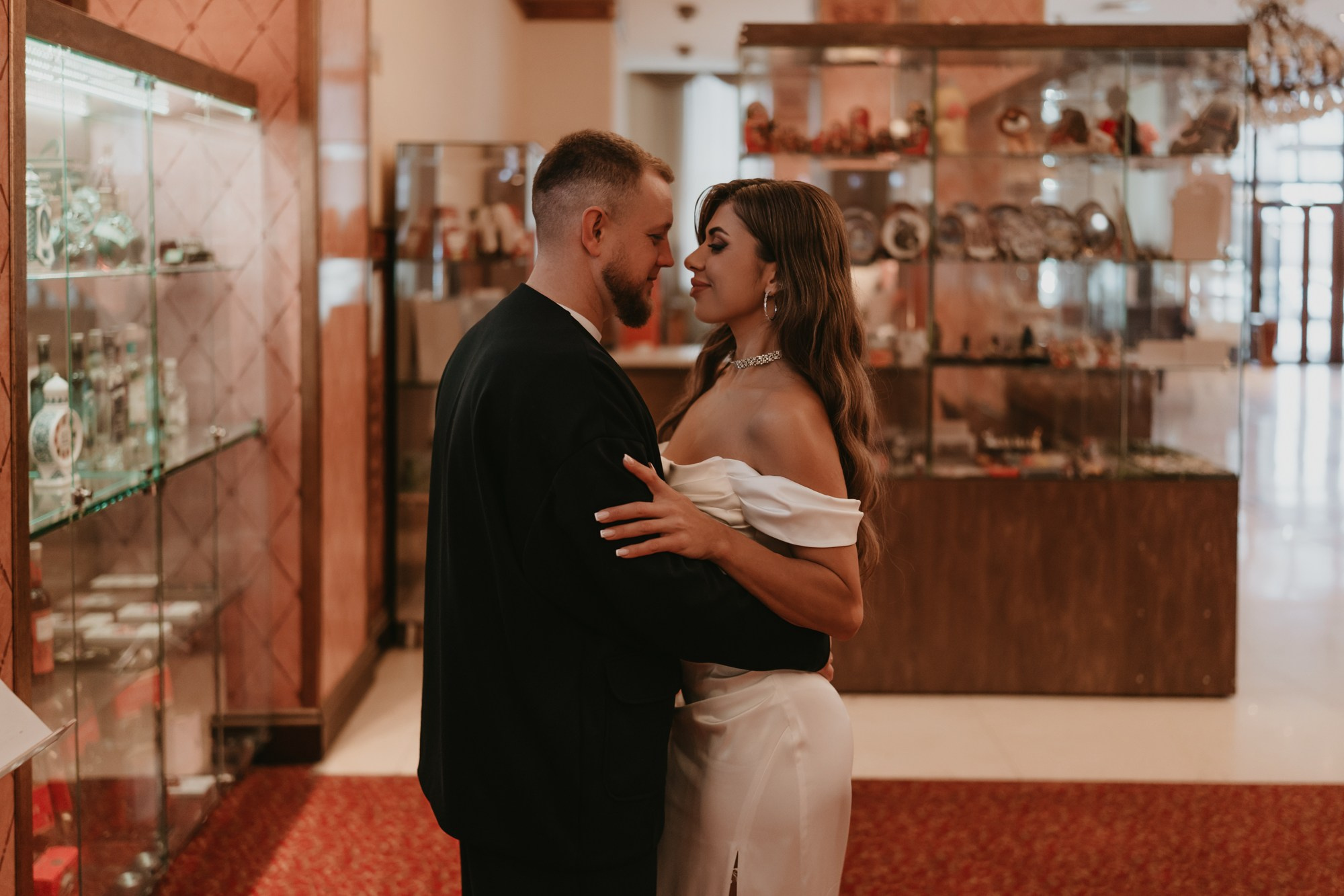 Свадебная фотосессия в отеле Royal. Свадебный и репортажный фотограф в Ярославле Евгений Сальников