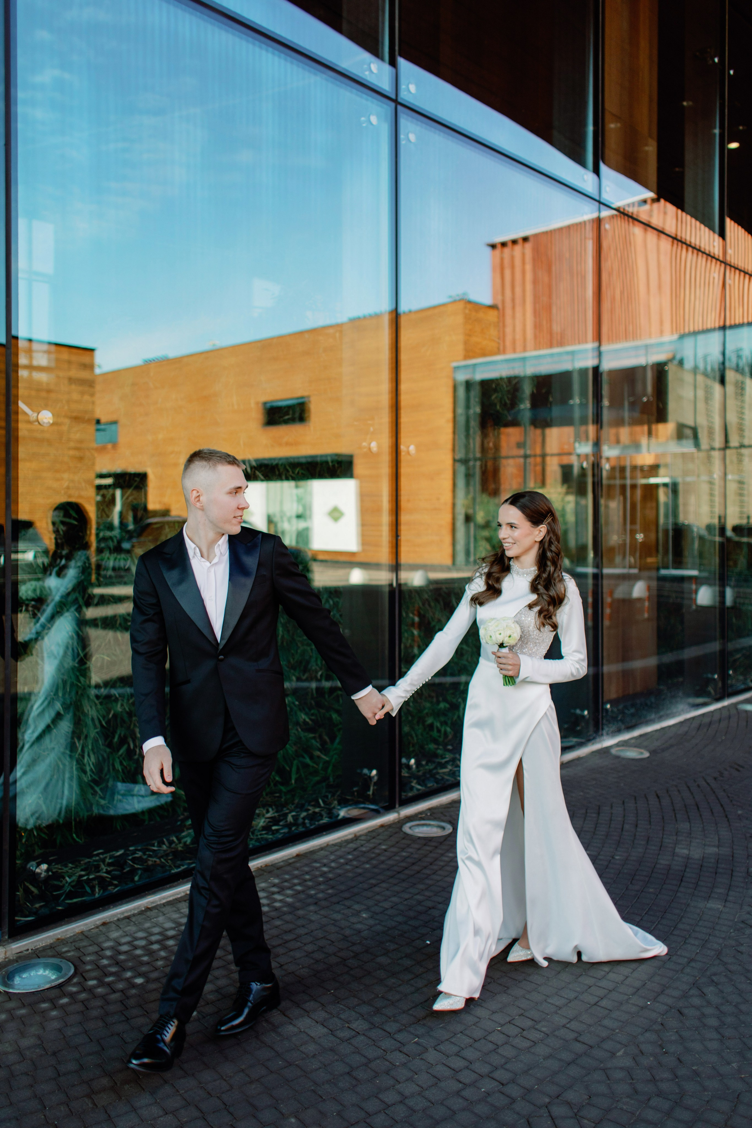 Свадьба для двоих в Москве, фотосессия на крыше, сборы, прогулка в Barvikha Luxury Village