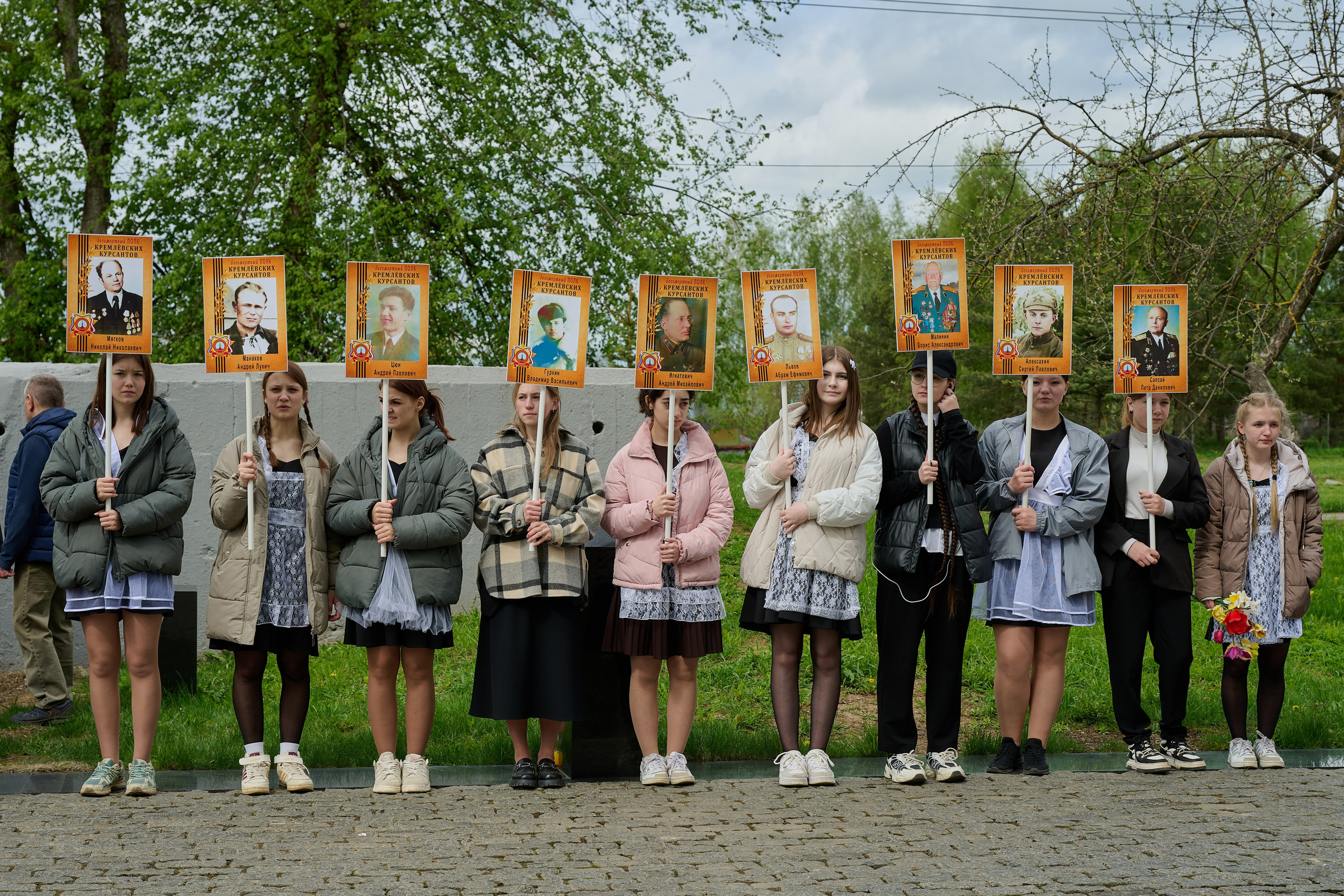 Памяти подвигу Кремлевских курсантов. Ярополец. Фотограф Роман Адлер