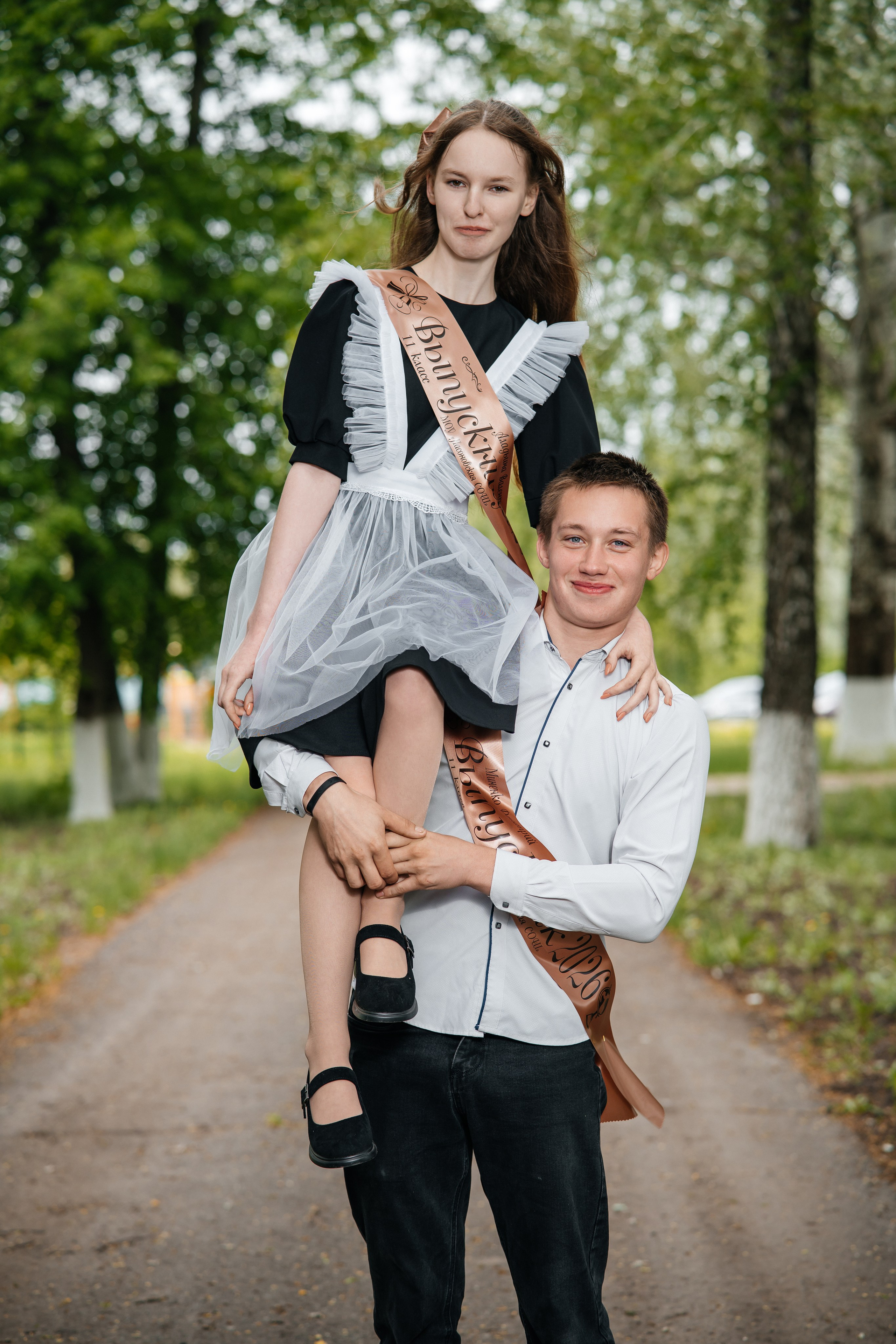 Сочная классика. Школьный фотограф в Валуйках. Фотосессии для выпускников и изготовление выпускных альбомов в городе Валуйки и в Белгородской области