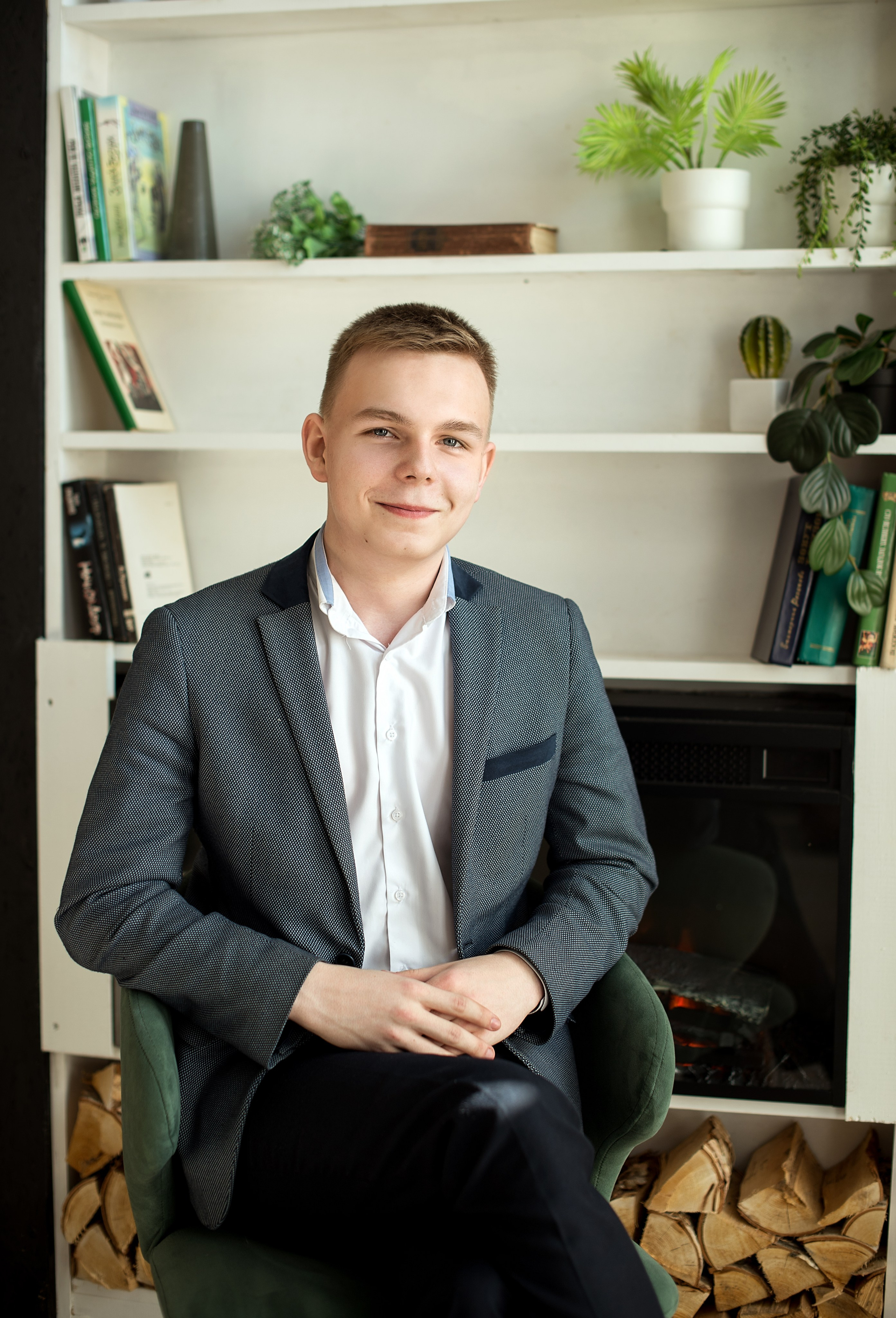 Пример съемки старшеклассников для альбома с наполнение «премиум» стиль съемки классический. Выпускные альбомы для школ и детских садов в Иваново