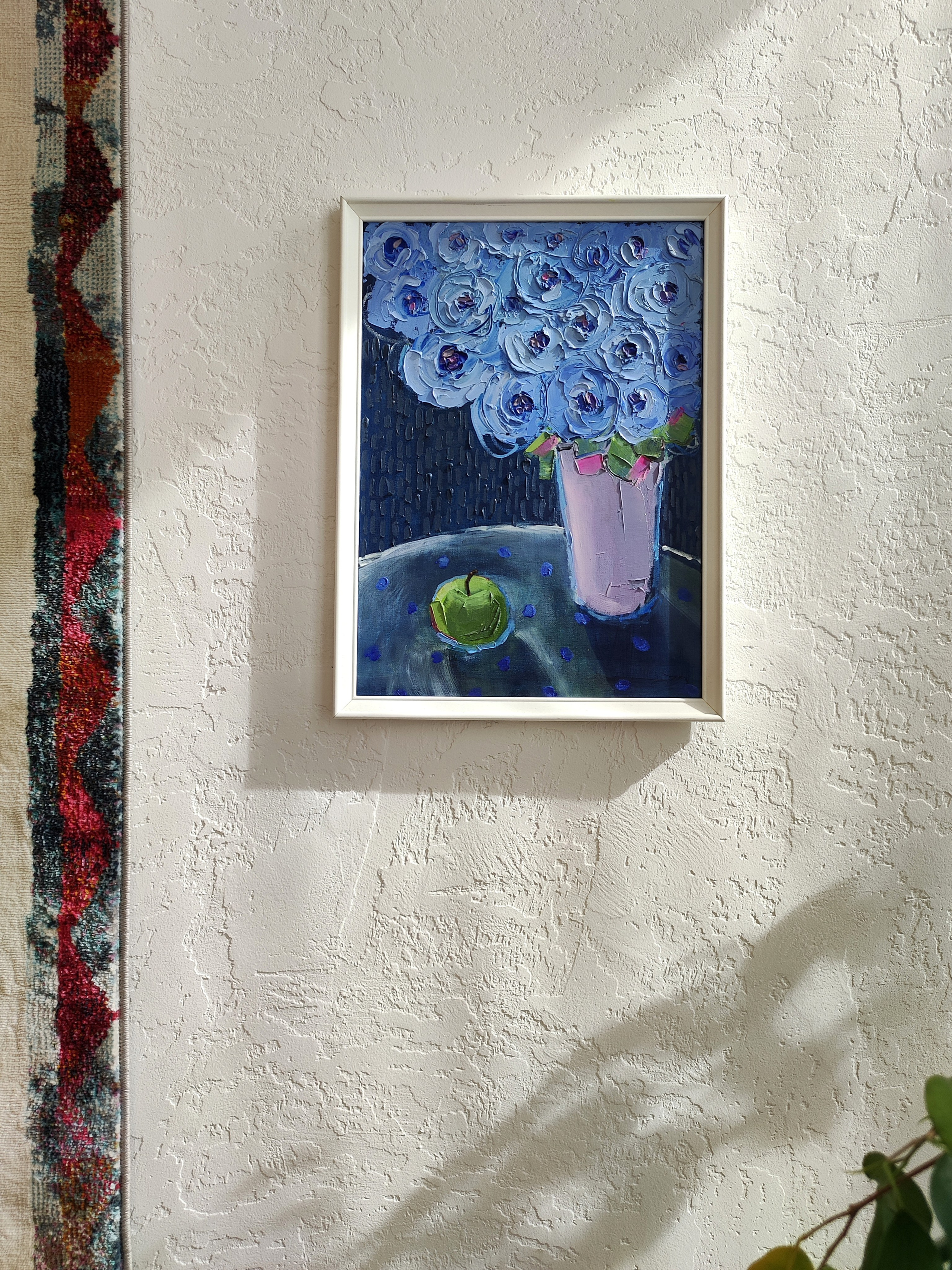 Необычная синяя картина с голубыми цветами маслом