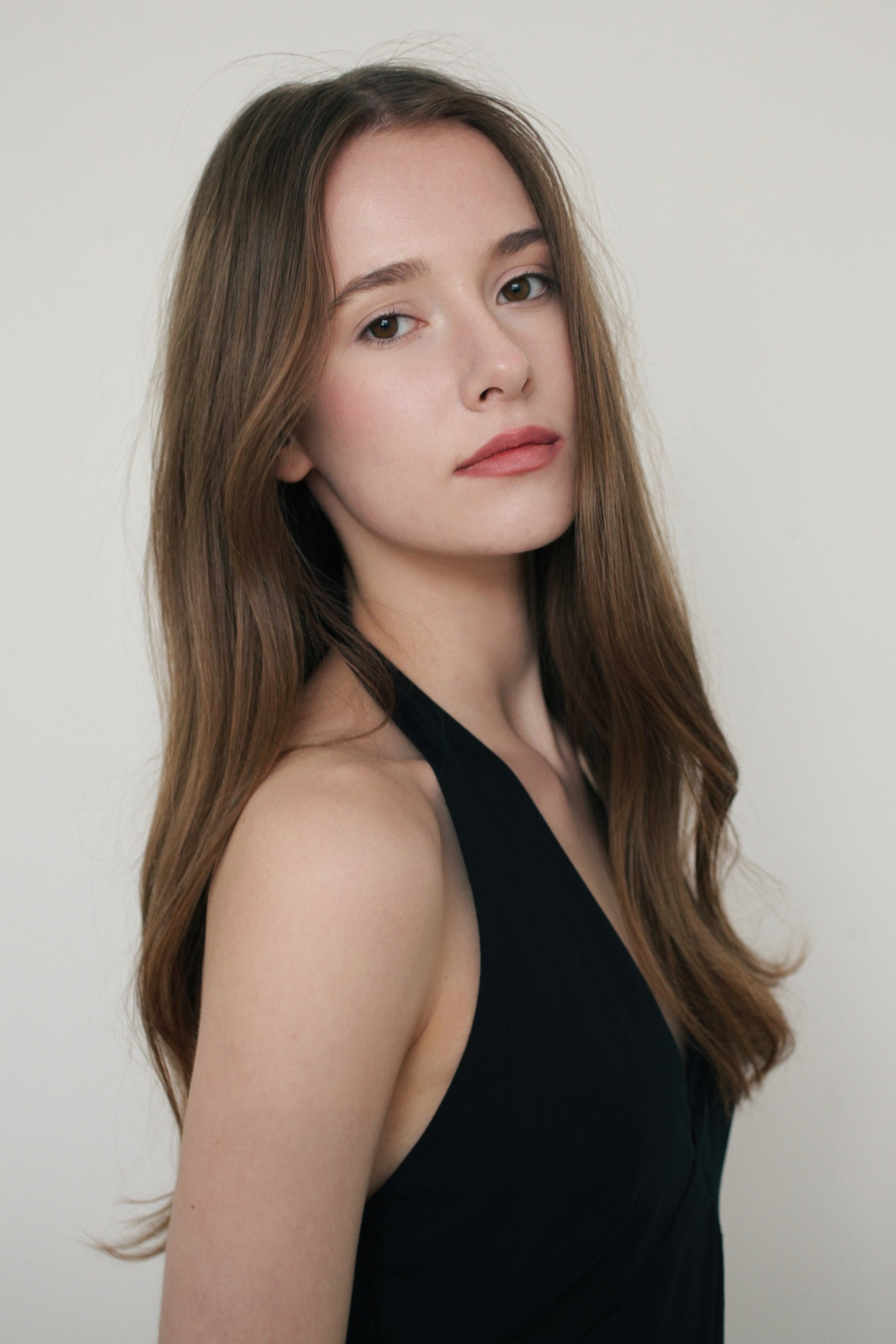 Alina Stolbova. DISTINCTIVE MODEL AGENCY. Модельное агентство специализирующиеся на зарубежном плейсменте моделей