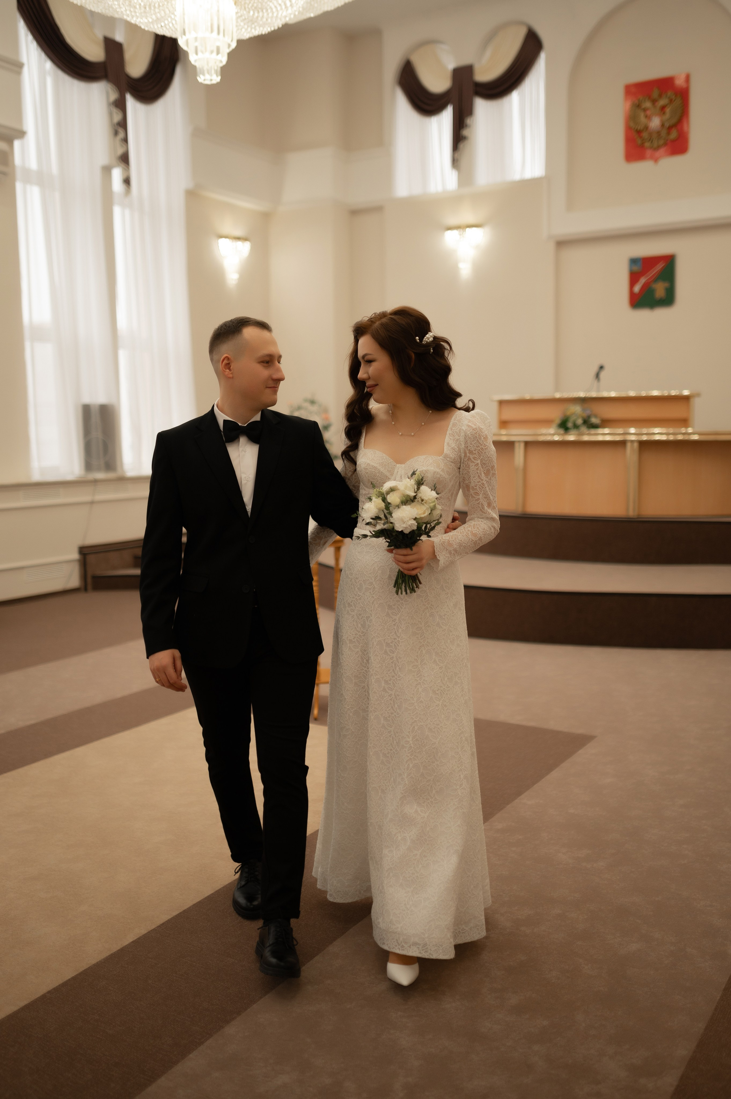 «И вот теперь остаются эти три: вера, надежда, любовь. Но величайшая из них — любовь». Твой личный проводник к красивым фотографиям в Старом Осколе