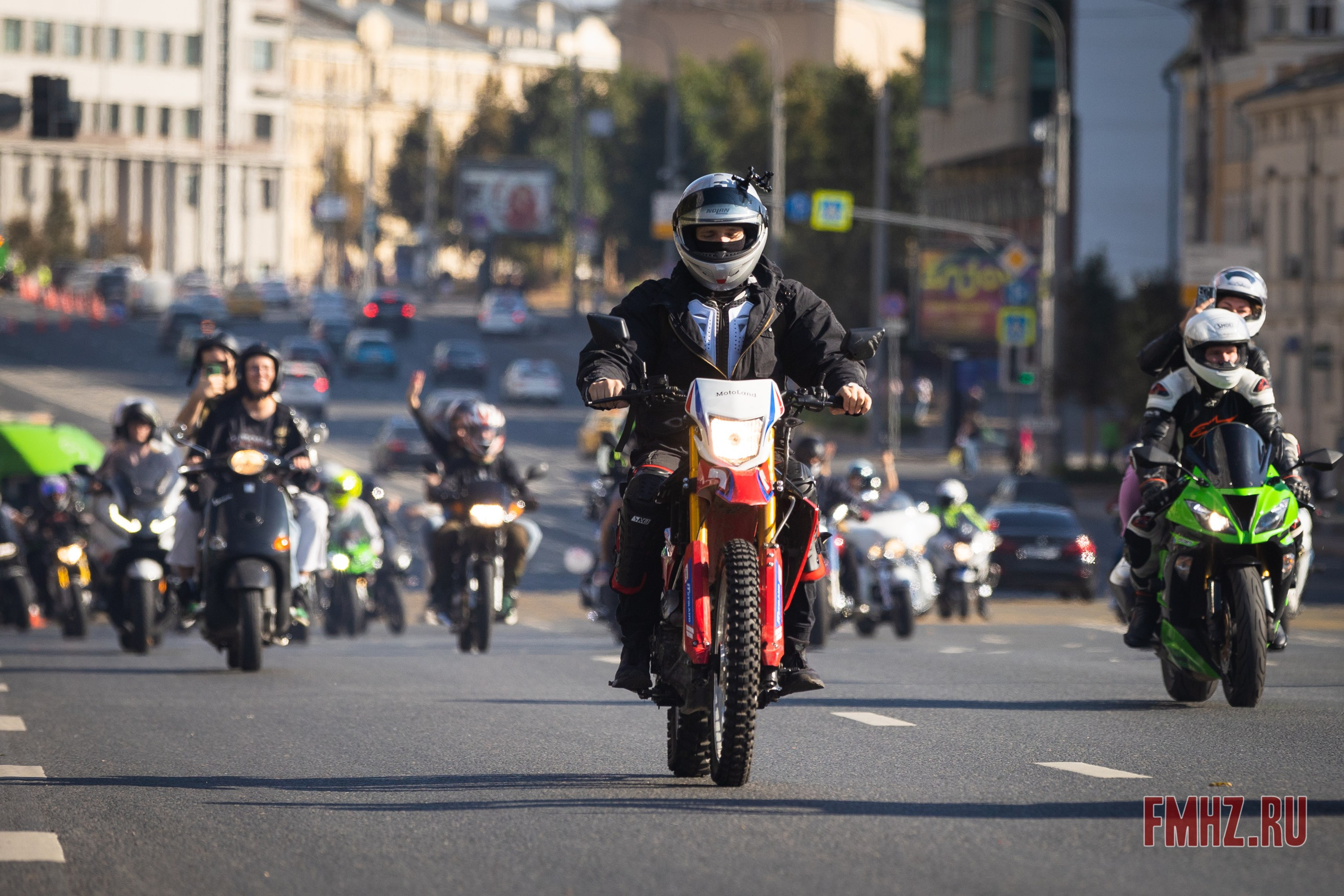 Закрытие Мотосезона 2023 на проспекте Академика Сахарова. Фотограф Владимир Охрименко