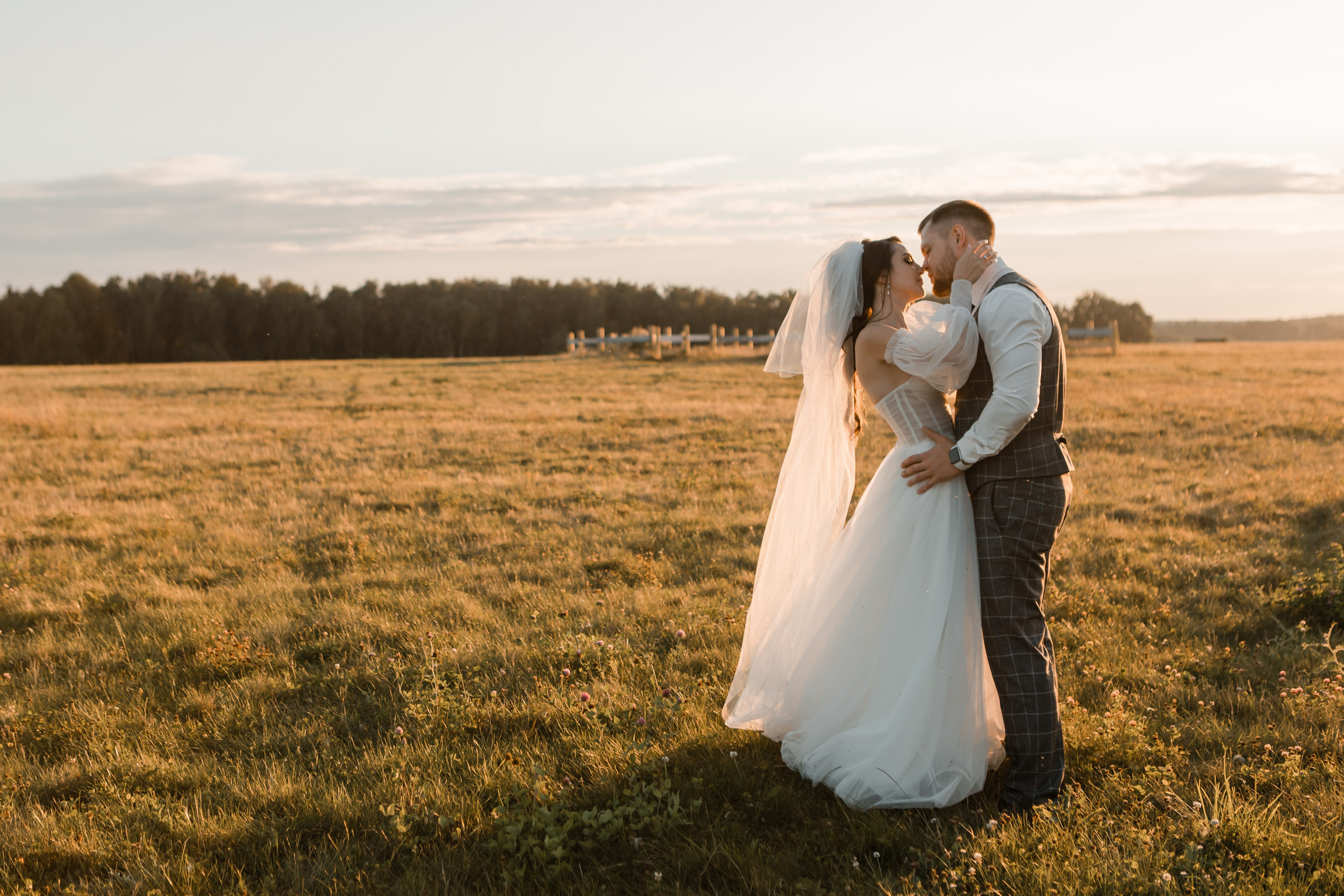 Свадебная фотосессия Сергея и Татьяны. Наша свадебная сказка. Видеосъемка и фотосъемка свадеб. Фотограф и оператор на свадьбу. Видеосъемка подкастов, собственная видео-фотостудии. Предметная фотосъемка
