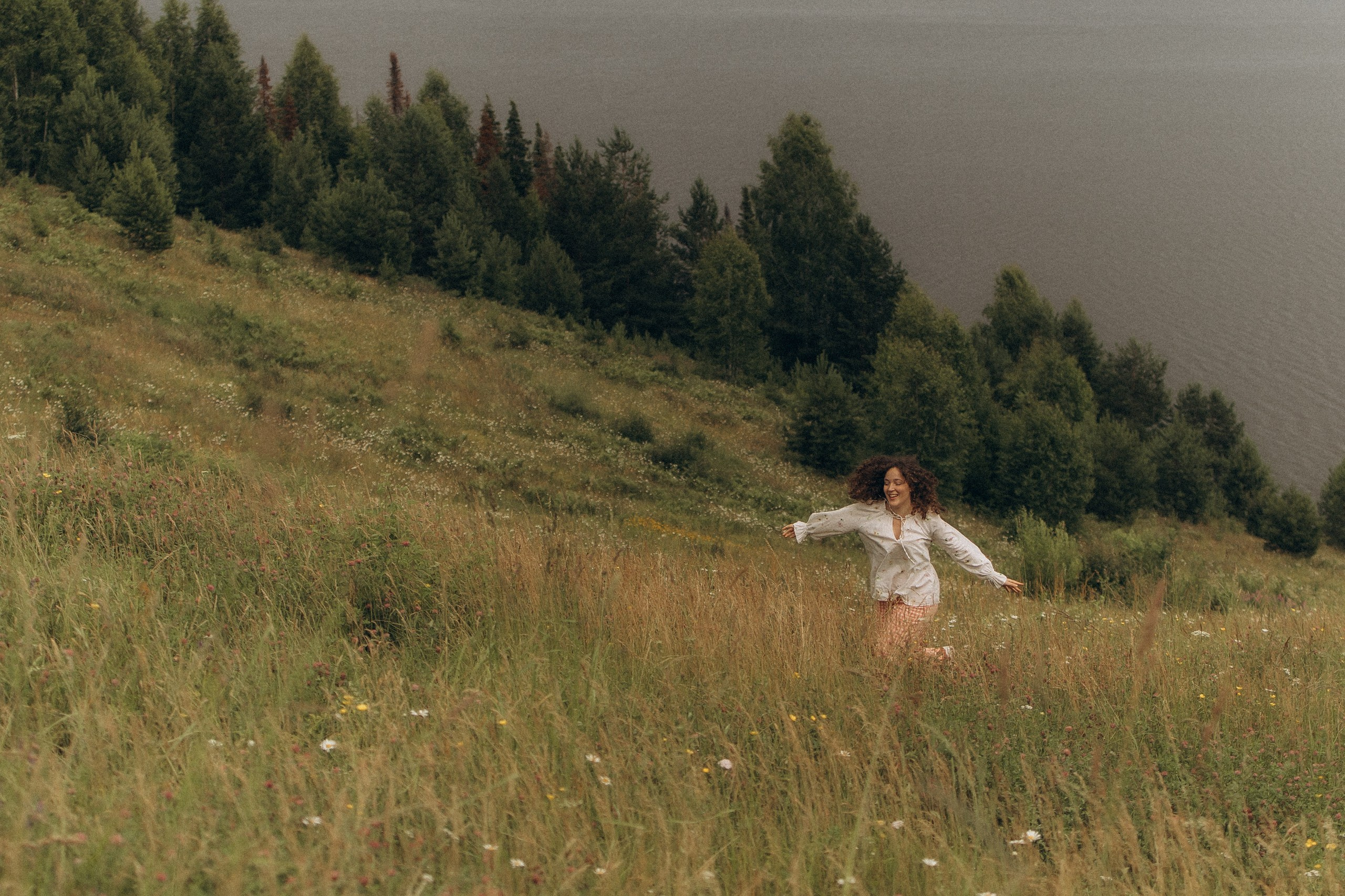 Лиза: прогулка в поле. Эльвира Галимьянова — семейный фотограф Екатеринбурга