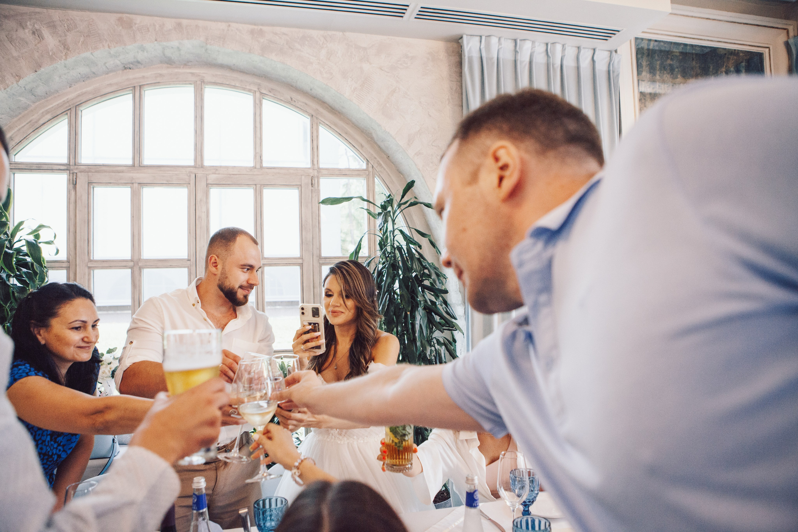 Молодожены в павильоне космонавтики и авиации №34 на вднх и в ресторане московское небо. Фотограф Ольга Ефремова