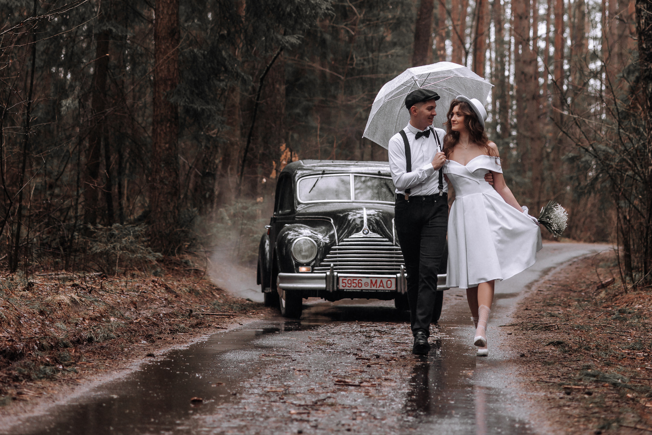 Двое под дождем. Свадебный фотограф Минск РБ