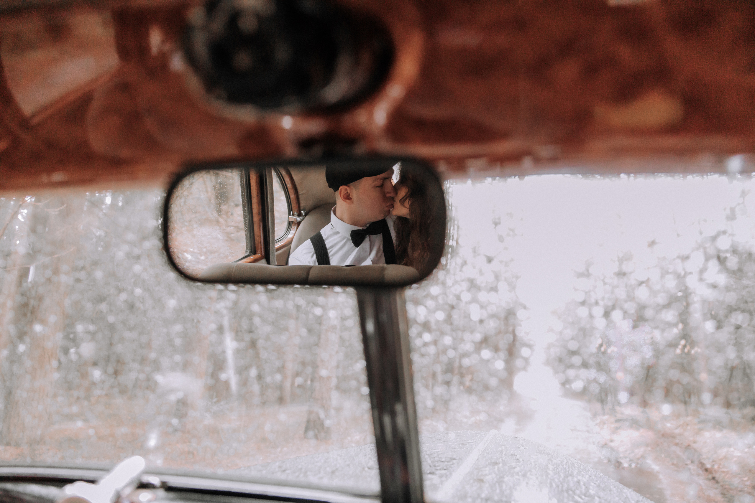 Двое под дождем. Свадебный фотограф Минск РБ