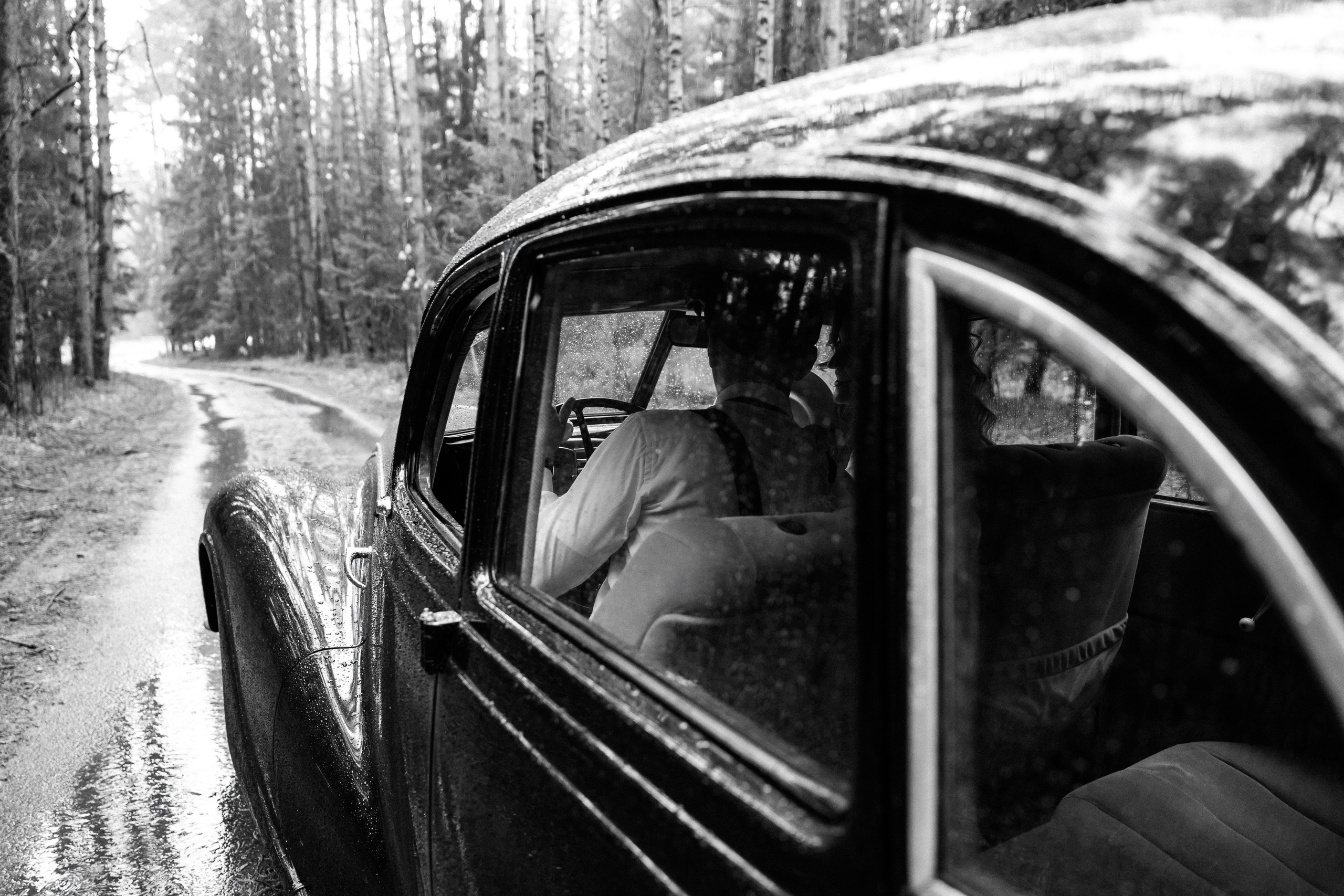 Двое под дождем. Свадебный фотограф Минск РБ